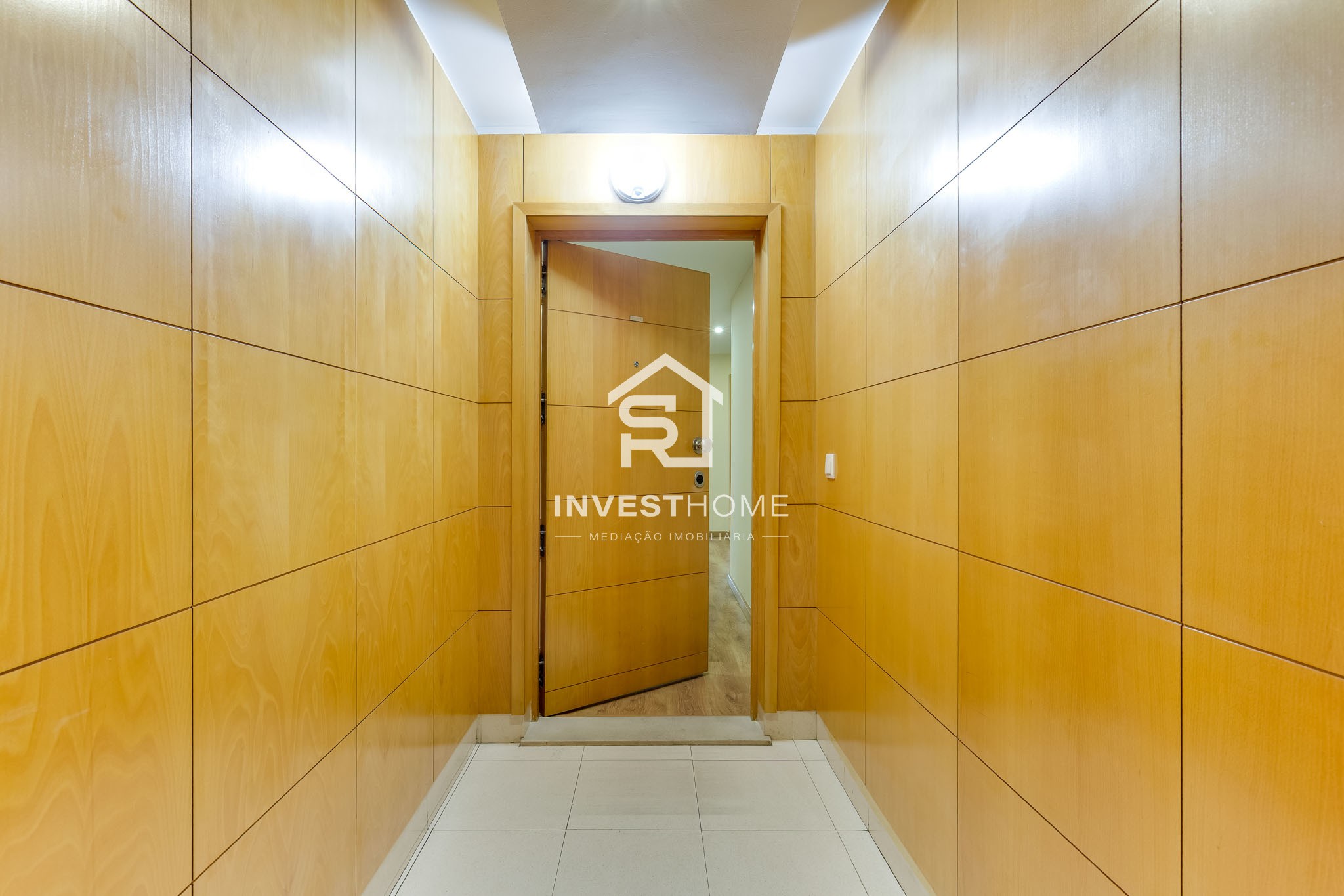 Apartamento T2 | Metro do Lidador | Varanda | Jardins | Lug. Garagem | Arrumos