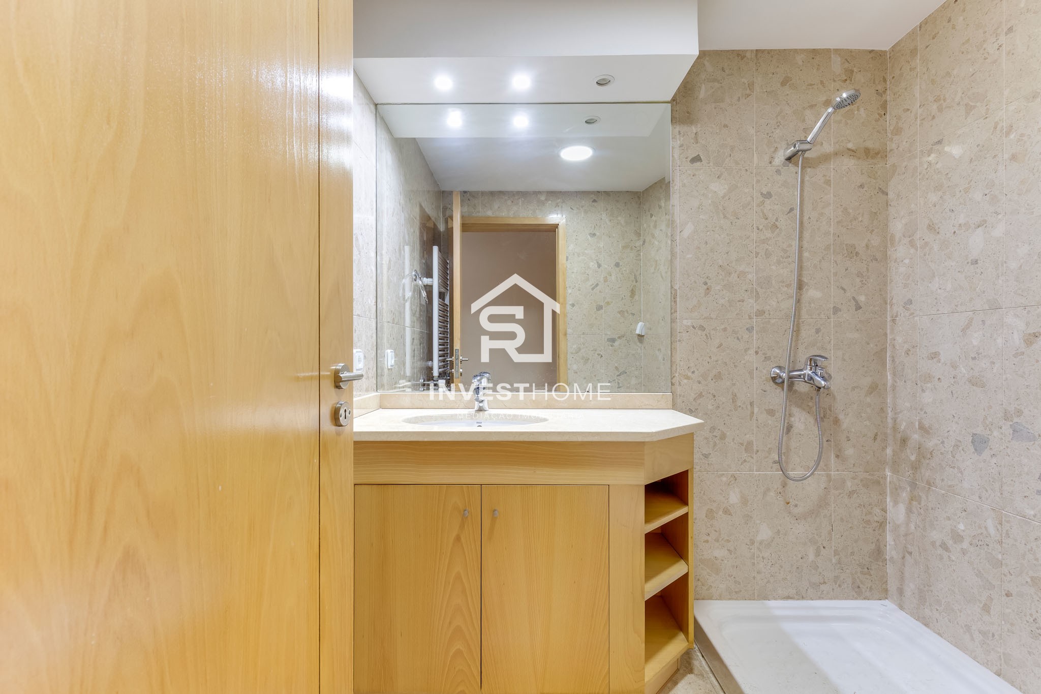 Apartamento T2 | Metro do Lidador | Varanda | Jardins | Lug. Garagem | Arrumos