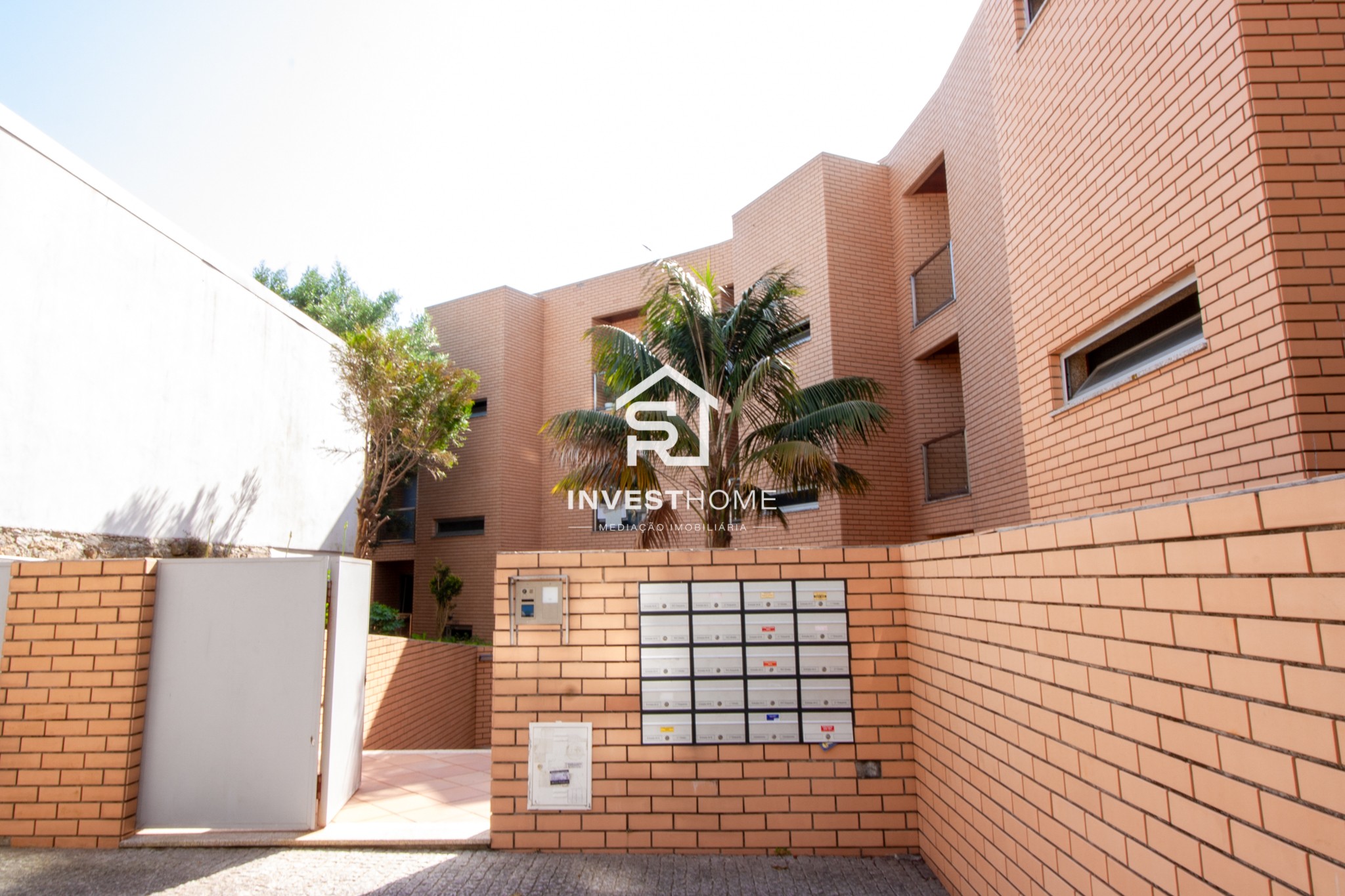 Apartamento T2 | Mobilado e Equipado | Varandas | Lugar de Garagem | Arrumos | Matosinhos
