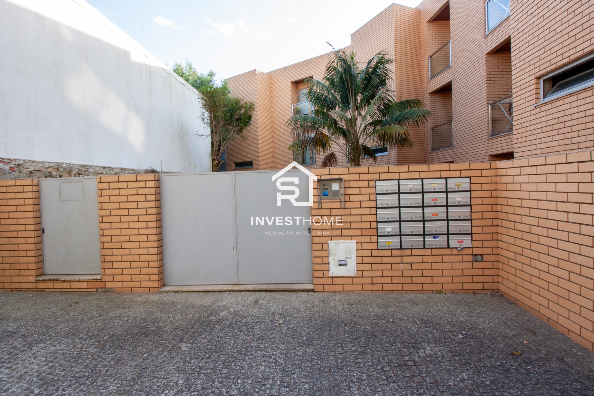 Apartamento T2 | Mobilado e Equipado | Varandas | Lugar de Garagem | Arrumos | Matosinhos