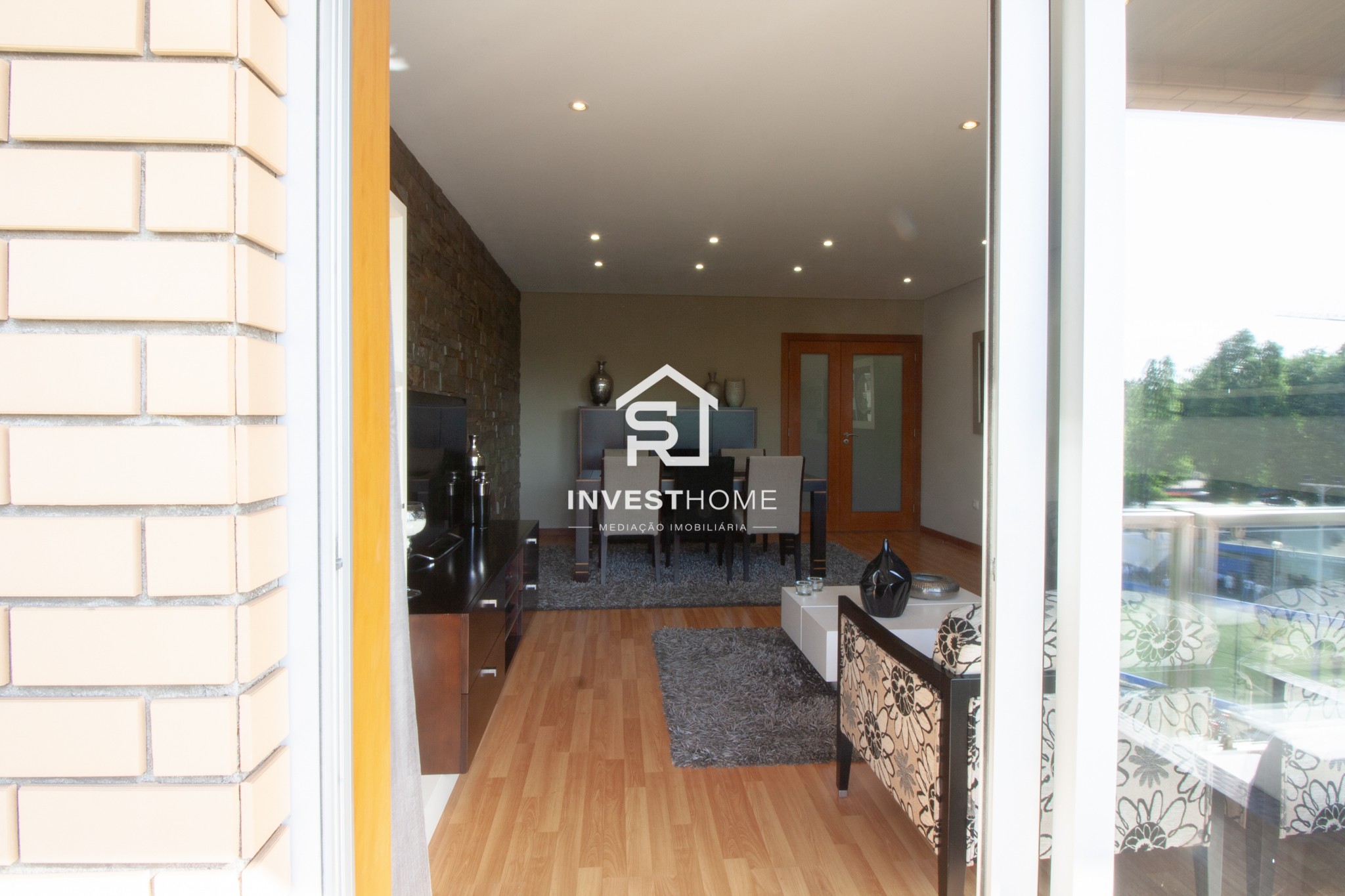 Apartamento T2 | Mobilado e Equipado | Varandas | Lugar de Garagem | Arrumos | Matosinhos