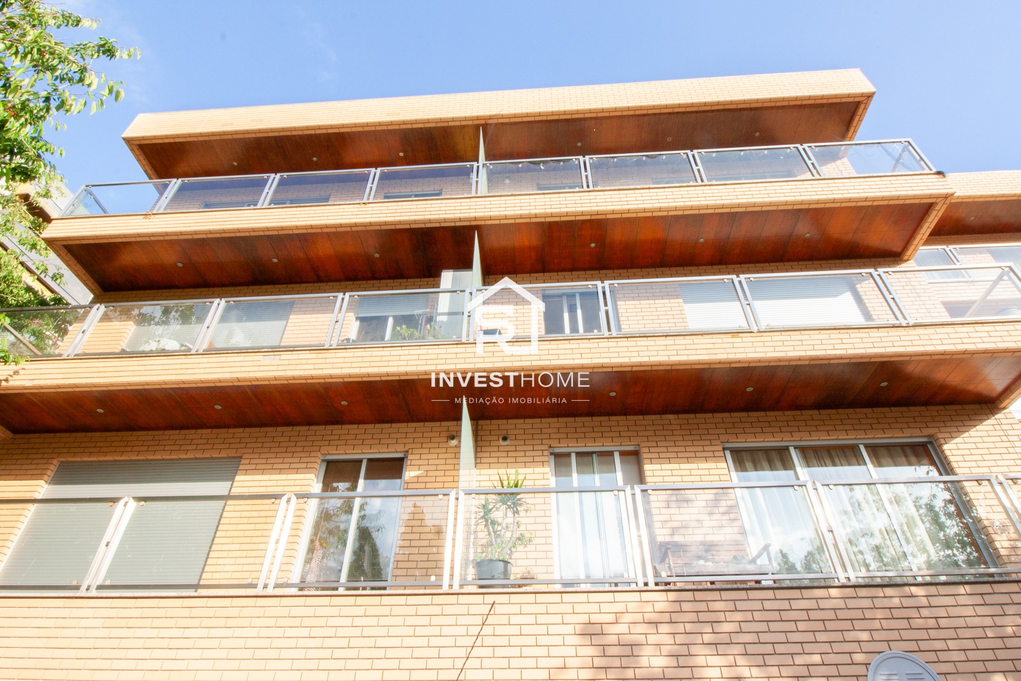 Apartamento T2 | Mobilado e Equipado | Varandas | Lugar de Garagem | Arrumos | Matosinhos