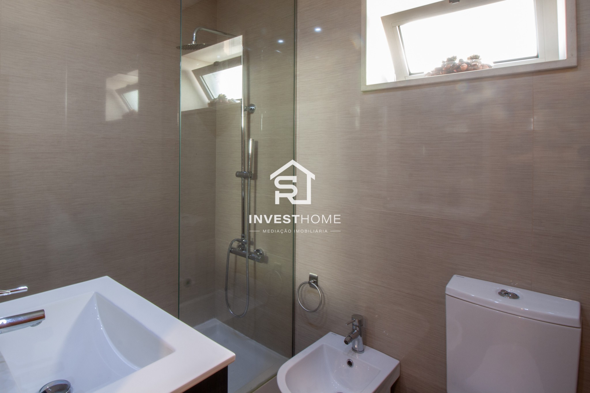 Apartamento T2 | Mobilado e Equipado | Varandas | Lugar de Garagem | Arrumos | Matosinhos