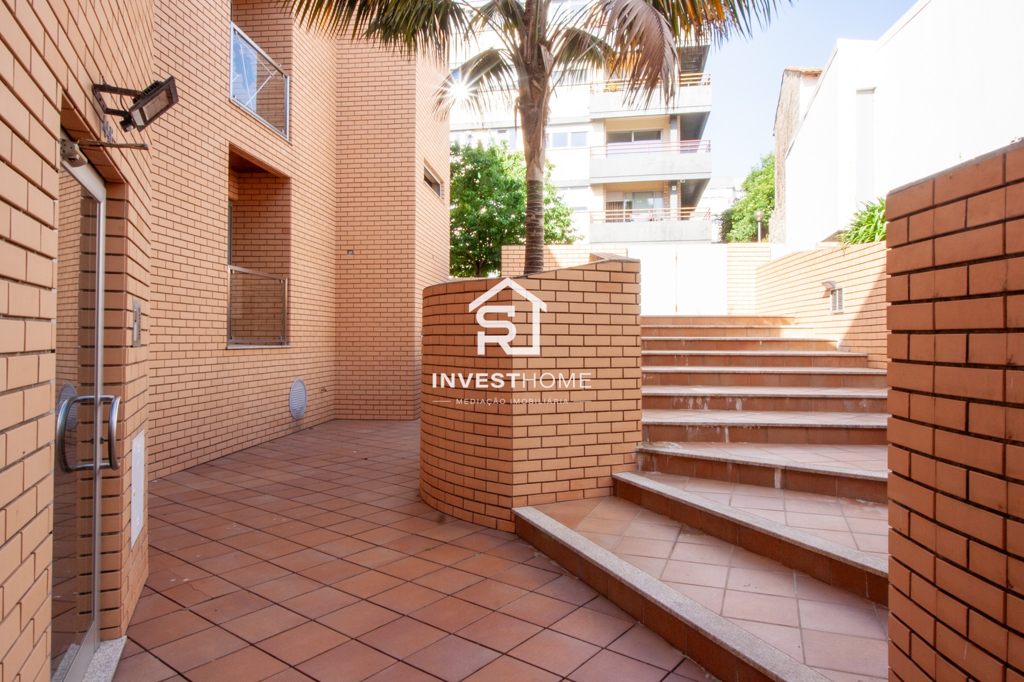 Apartamento T2 | Mobilado e Equipado | Varandas | Lugar de Garagem | Arrumos | Matosinhos