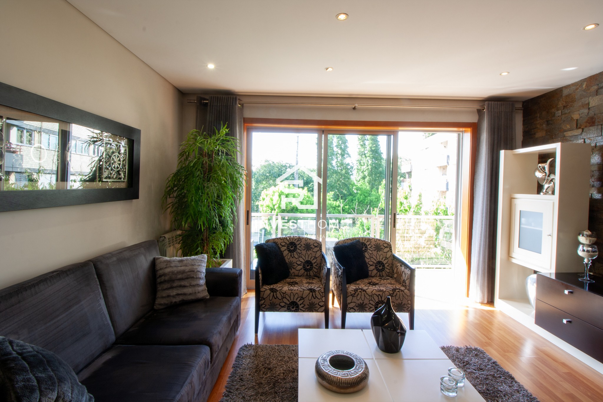 Apartamento T2 | Mobilado e Equipado | Varandas | Lugar de Garagem | Arrumos | Matosinhos