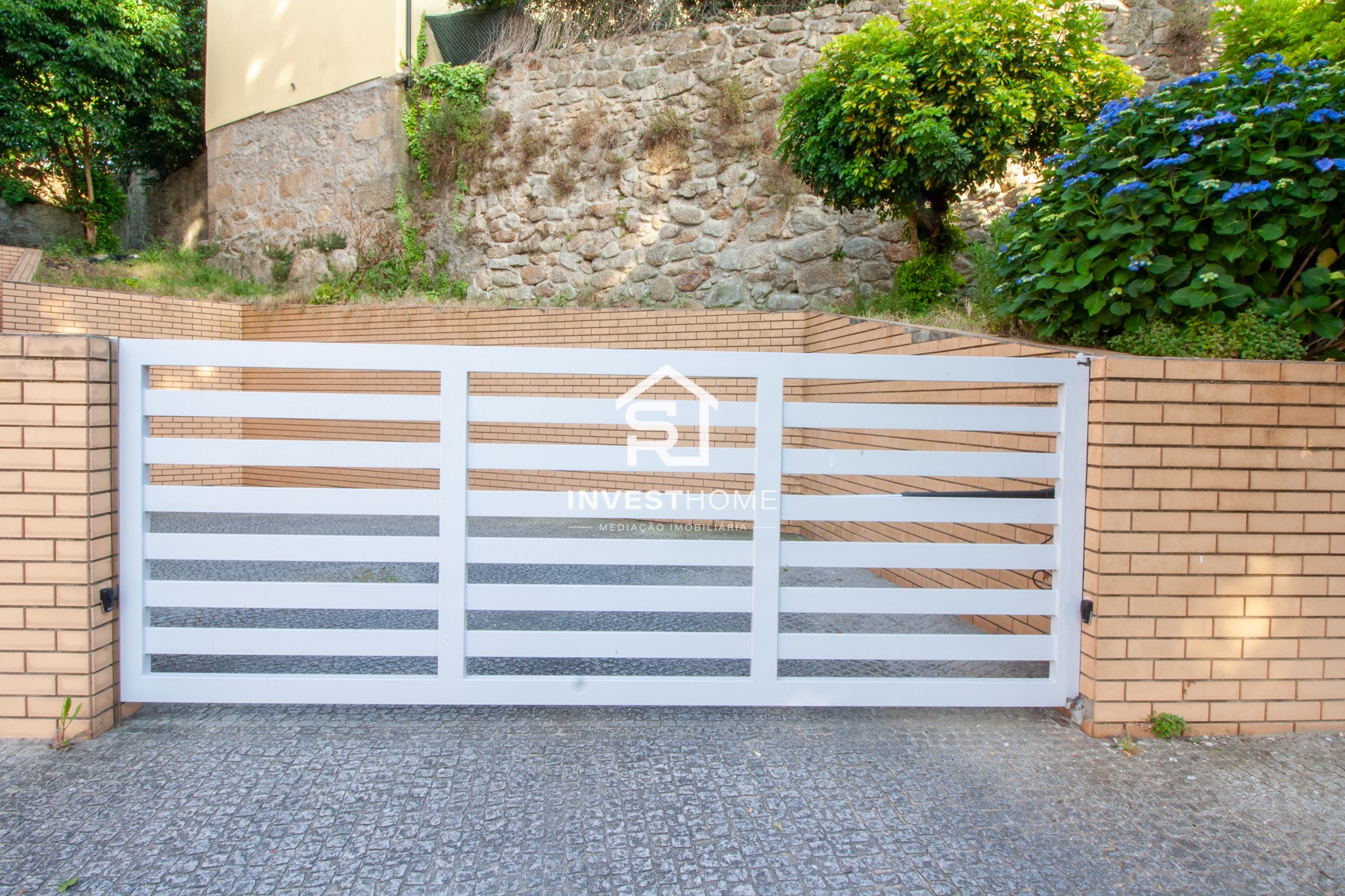 Apartamento T2 | Mobilado e Equipado | Varandas | Lugar de Garagem | Arrumos | Matosinhos