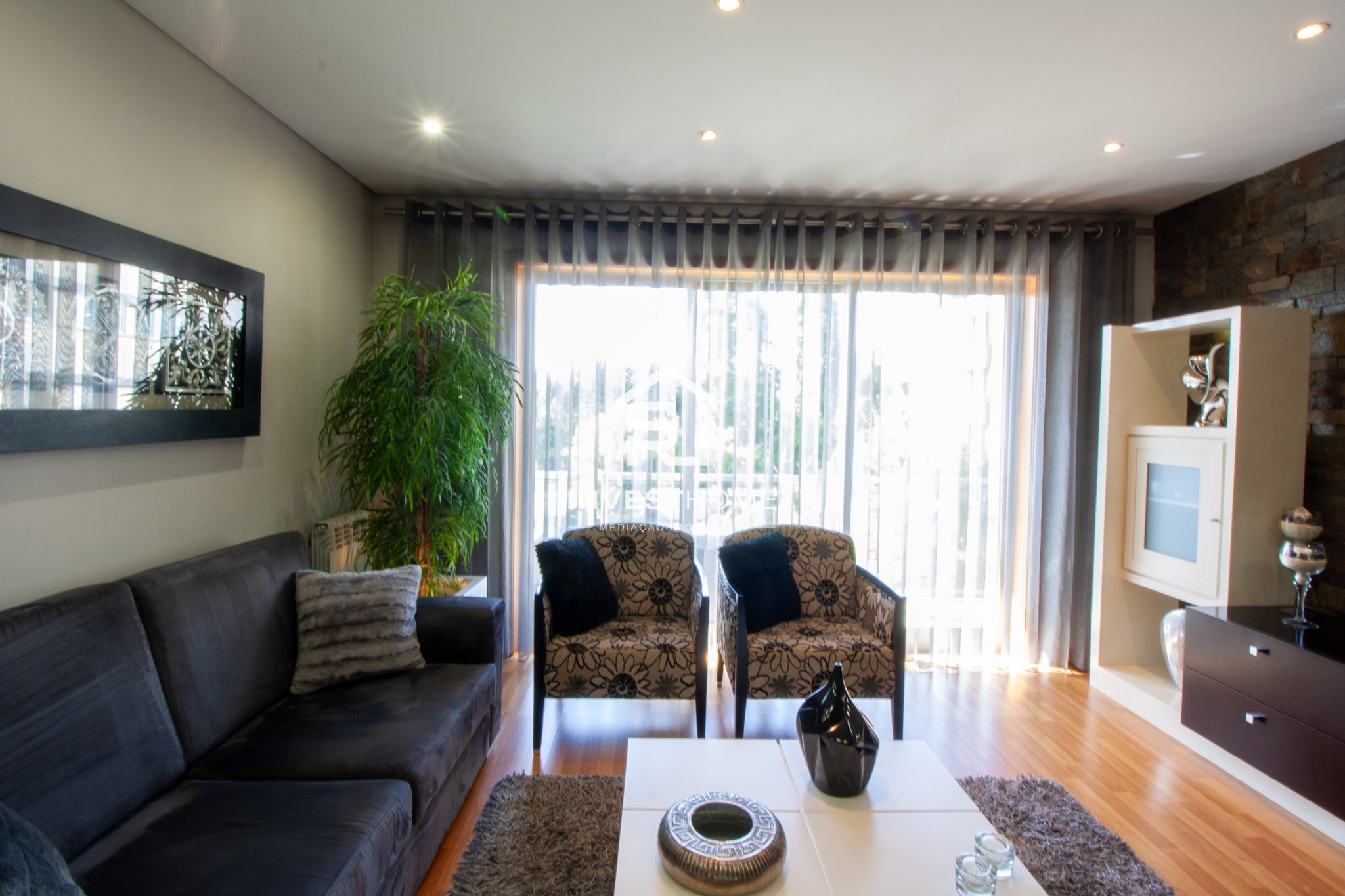 Apartamento T2 | Mobilado e Equipado | Varandas | Lugar de Garagem | Arrumos | Matosinhos