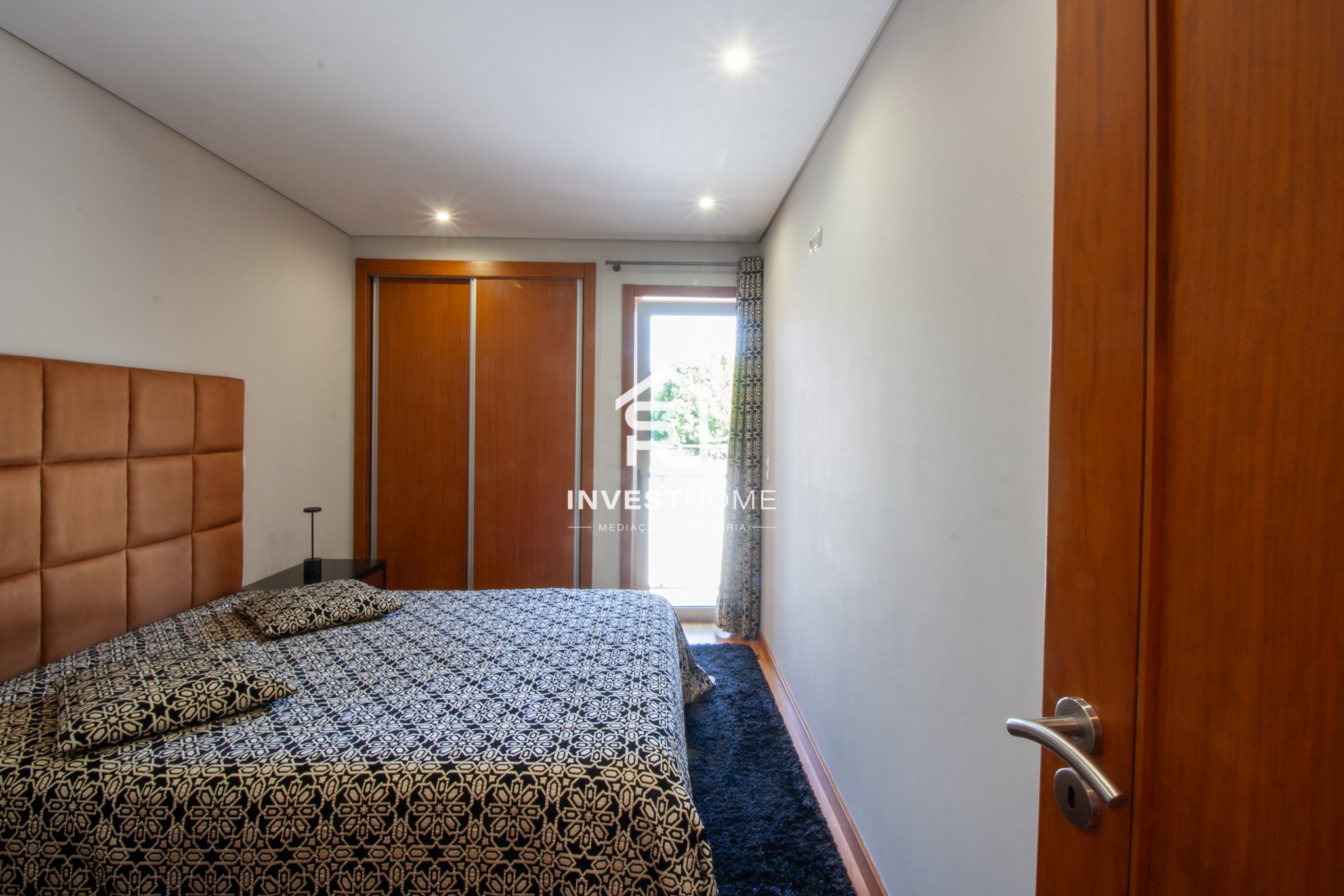 Apartamento T2 | Mobilado e Equipado | Varandas | Lugar de Garagem | Arrumos | Matosinhos