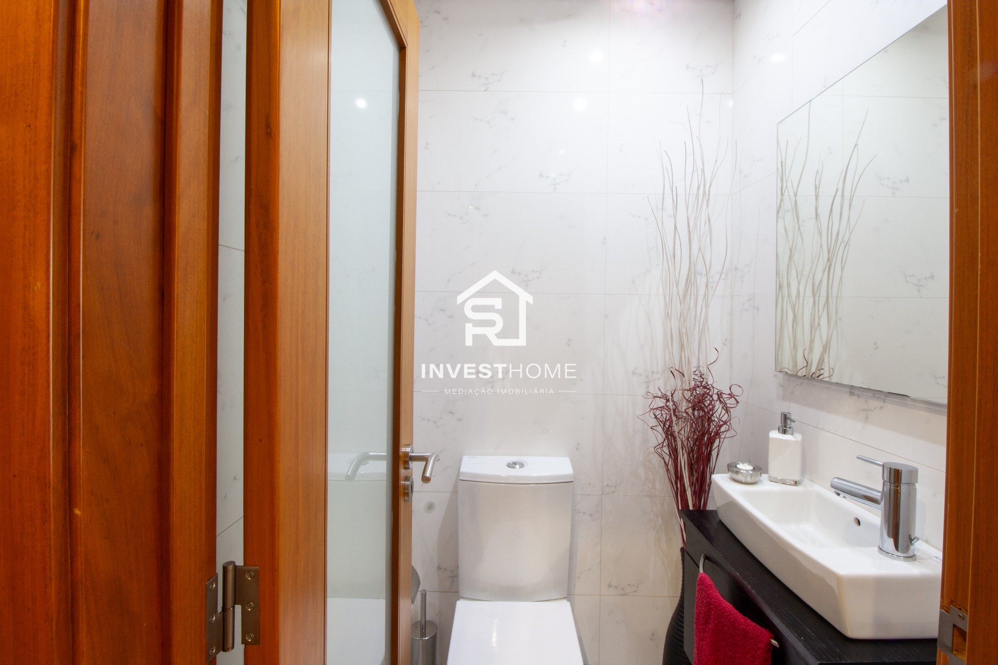 Apartamento T2 | Mobilado e Equipado | Varandas | Lugar de Garagem | Arrumos | Matosinhos