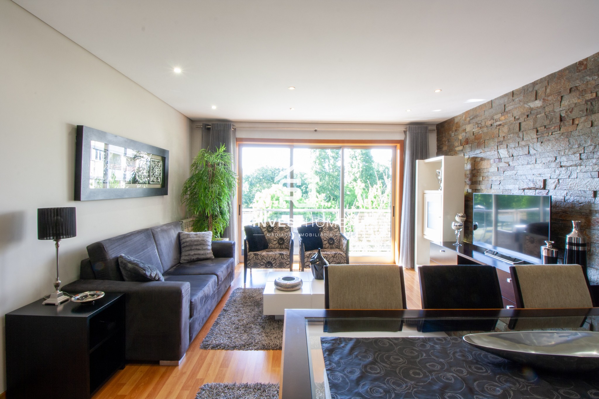 Apartamento T2 | Mobilado e Equipado | Varandas | Lugar de Garagem | Arrumos | Matosinhos