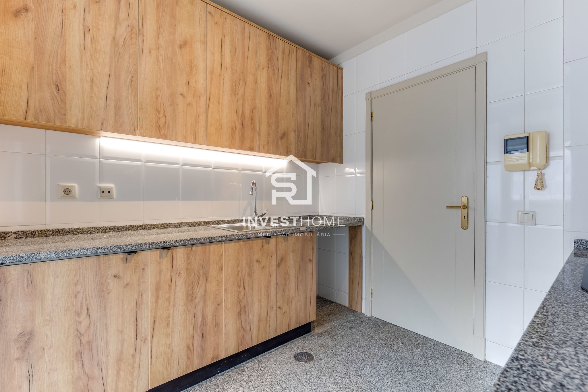 Apartamento T2 | Renovado | Centro da Maia | Lug Garagem