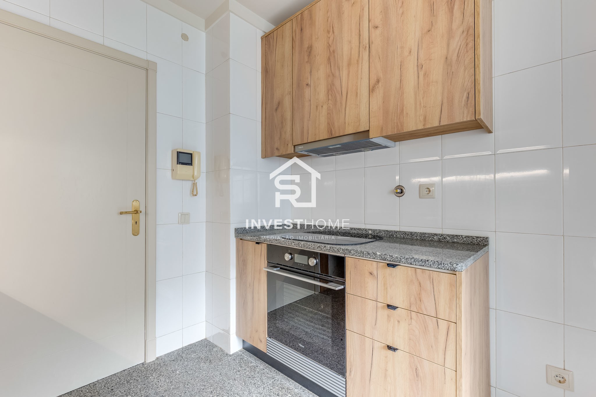 Apartamento T2 | Renovado | Centro da Maia | Lug Garagem