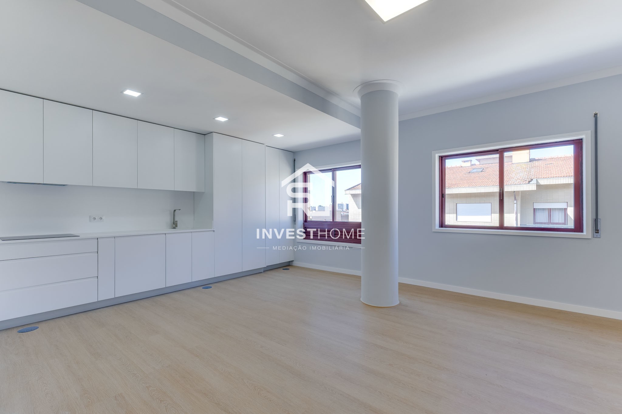 Apartamento T2+1 | Renovado | Boas Áreas | Varanda | 2 Lugares Garagem