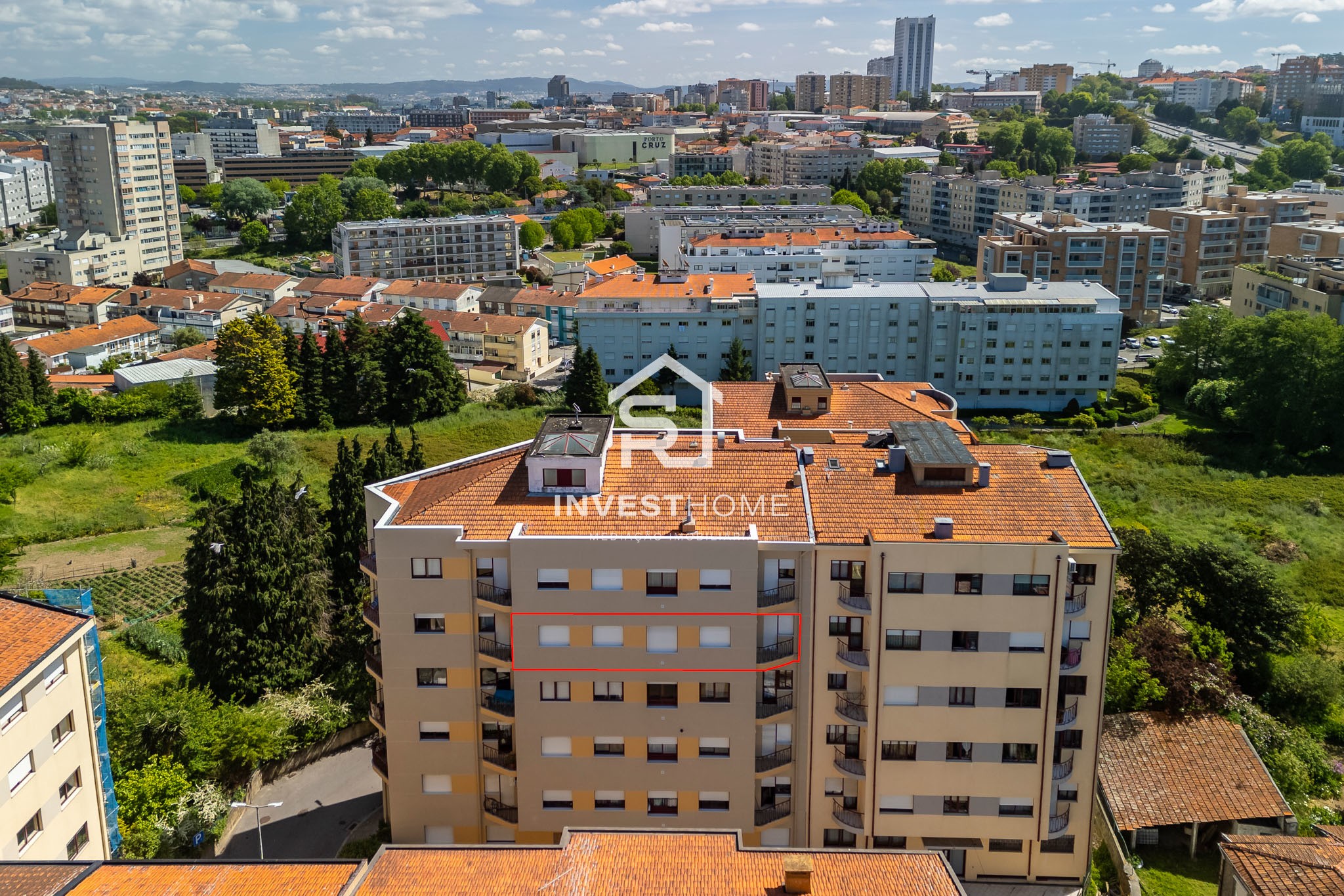 Apartamento T2+1 | Renovado | Boas Áreas | Varanda | 2 Lugares Garagem