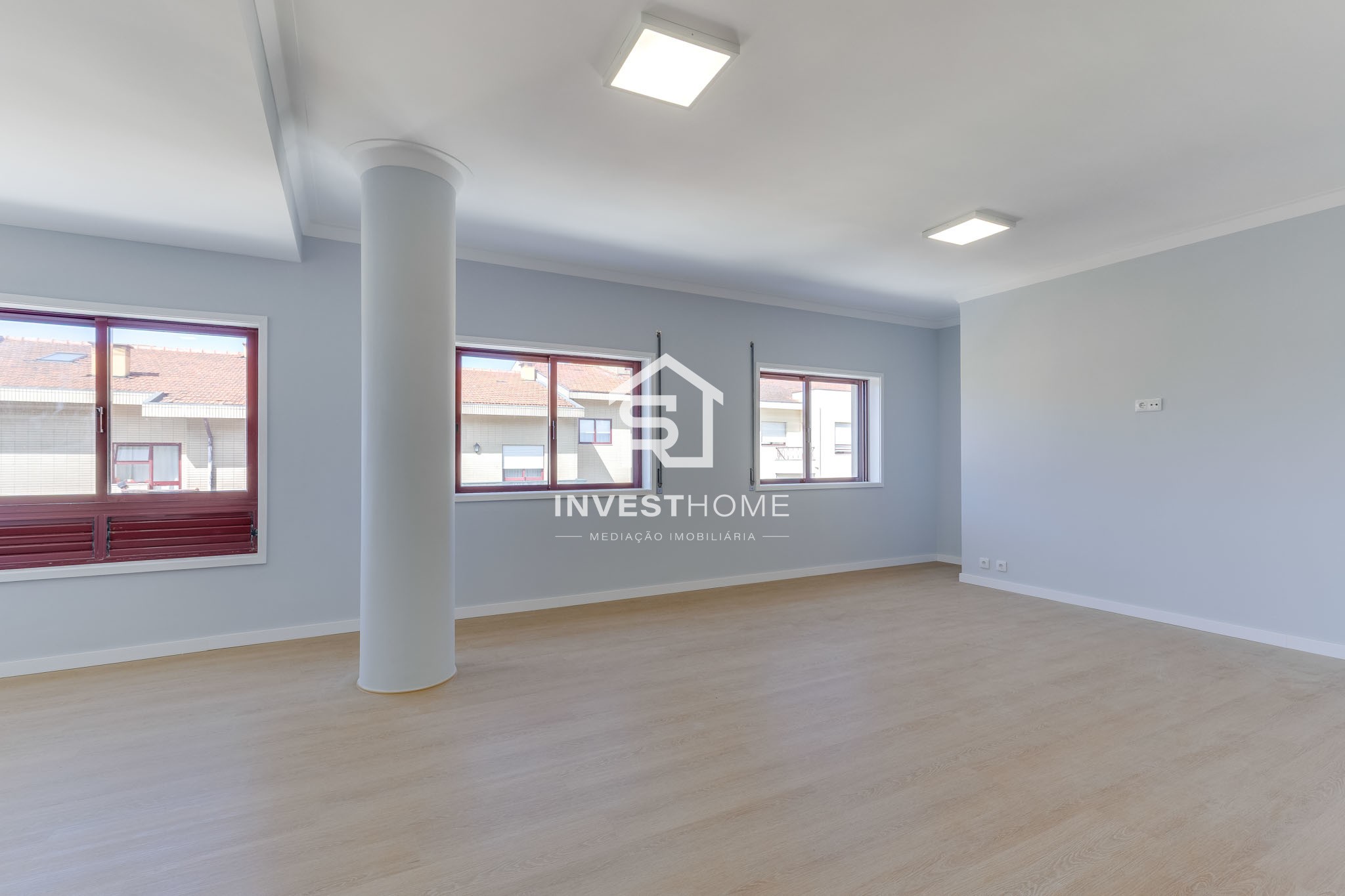 Apartamento T2+1 | Renovado | Boas Áreas | Varanda | 2 Lugares Garagem