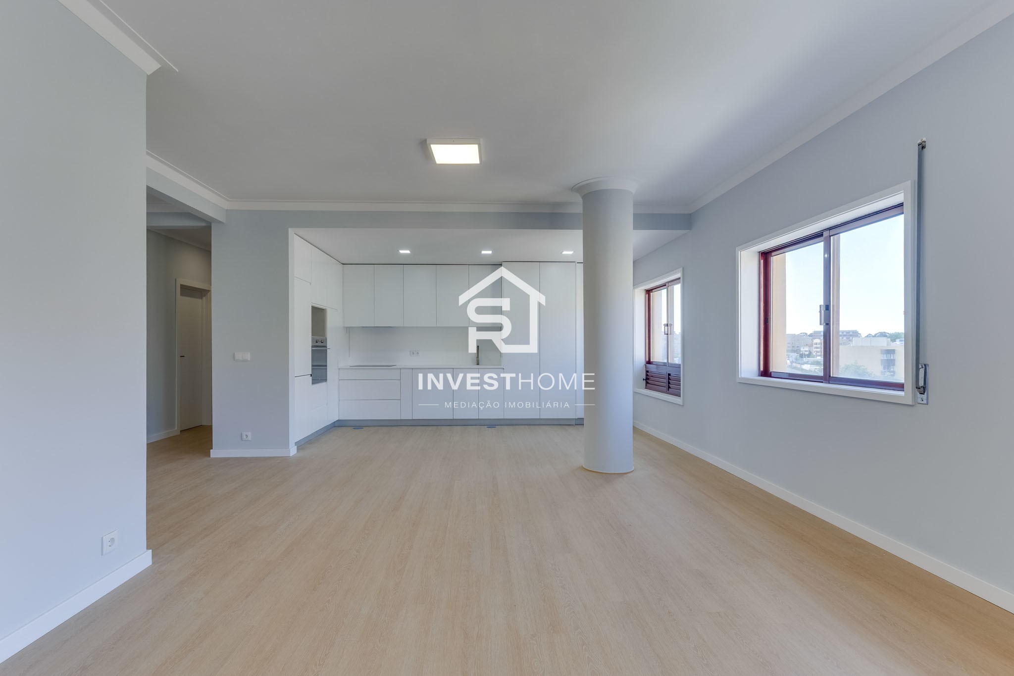 Apartamento T2+1 | Renovado | Boas Áreas | Varanda | 2 Lugares Garagem