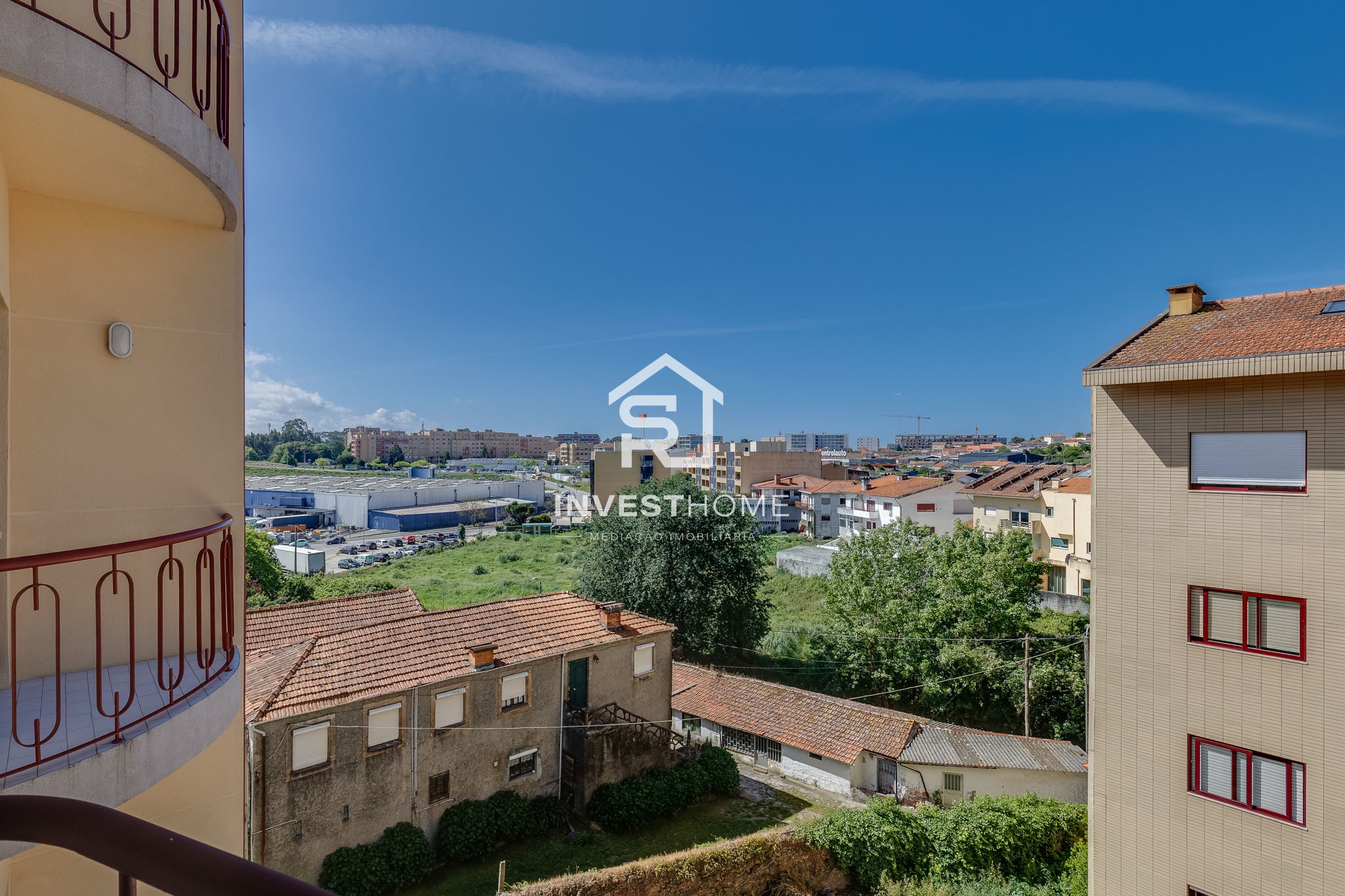 Apartamento T2+1 | Renovado | Boas Áreas | Varanda | 2 Lugares Garagem