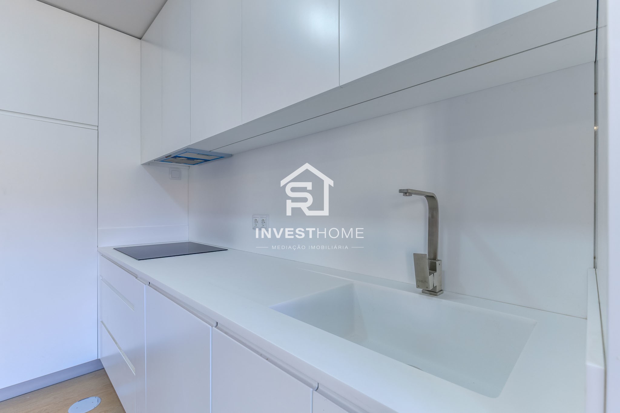 Apartamento T2+1 | Renovado | Boas Áreas | Varanda | 2 Lugares Garagem