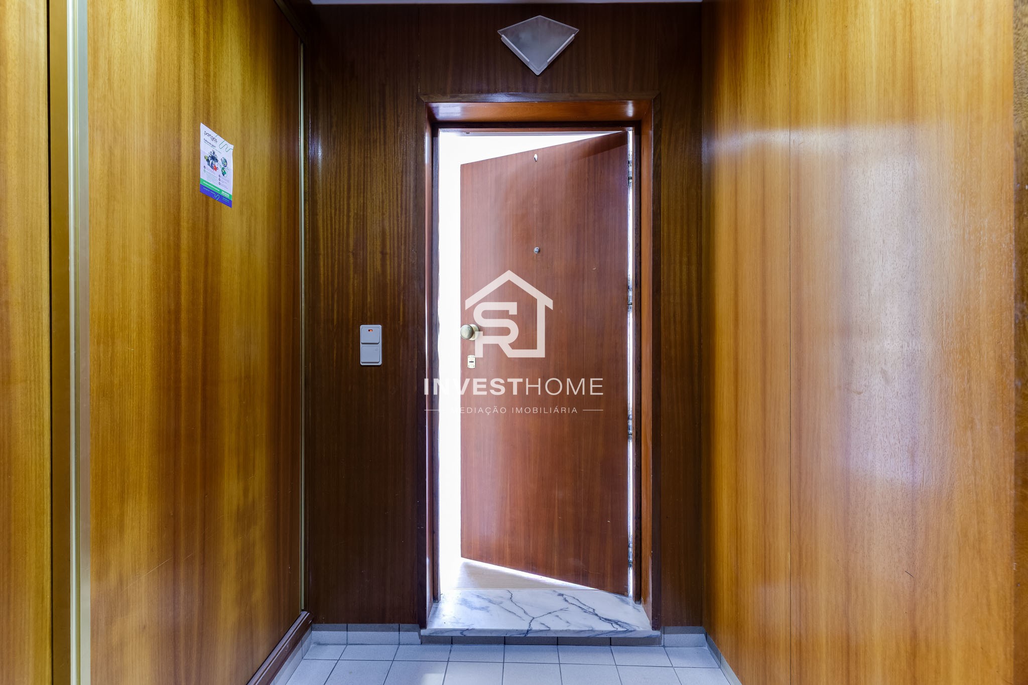 Apartamento T2+1 | Renovado | Boas Áreas | Varanda | 2 Lugares Garagem