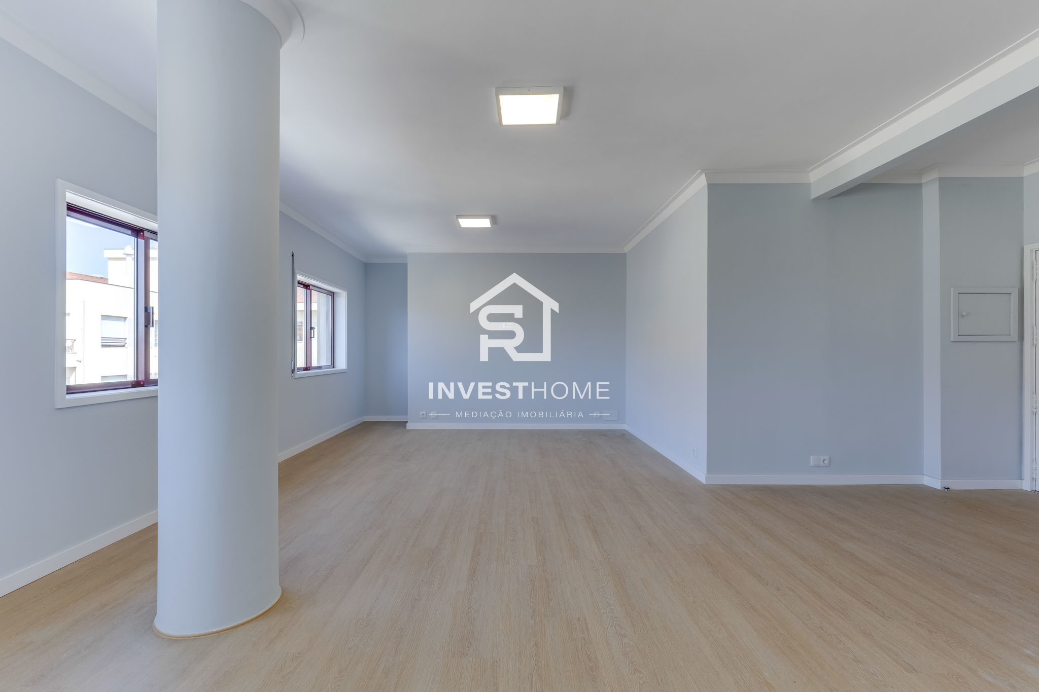 Apartamento T2+1 | Renovado | Boas Áreas | Varanda | 2 Lugares Garagem