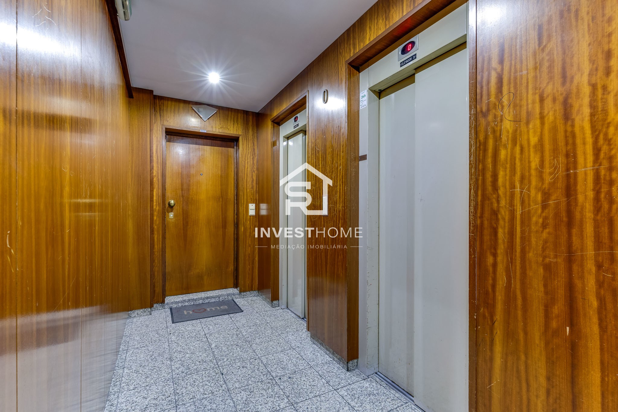 Apartamento T2+1 | Renovado | Boas Áreas | Varanda | 2 Lugares Garagem