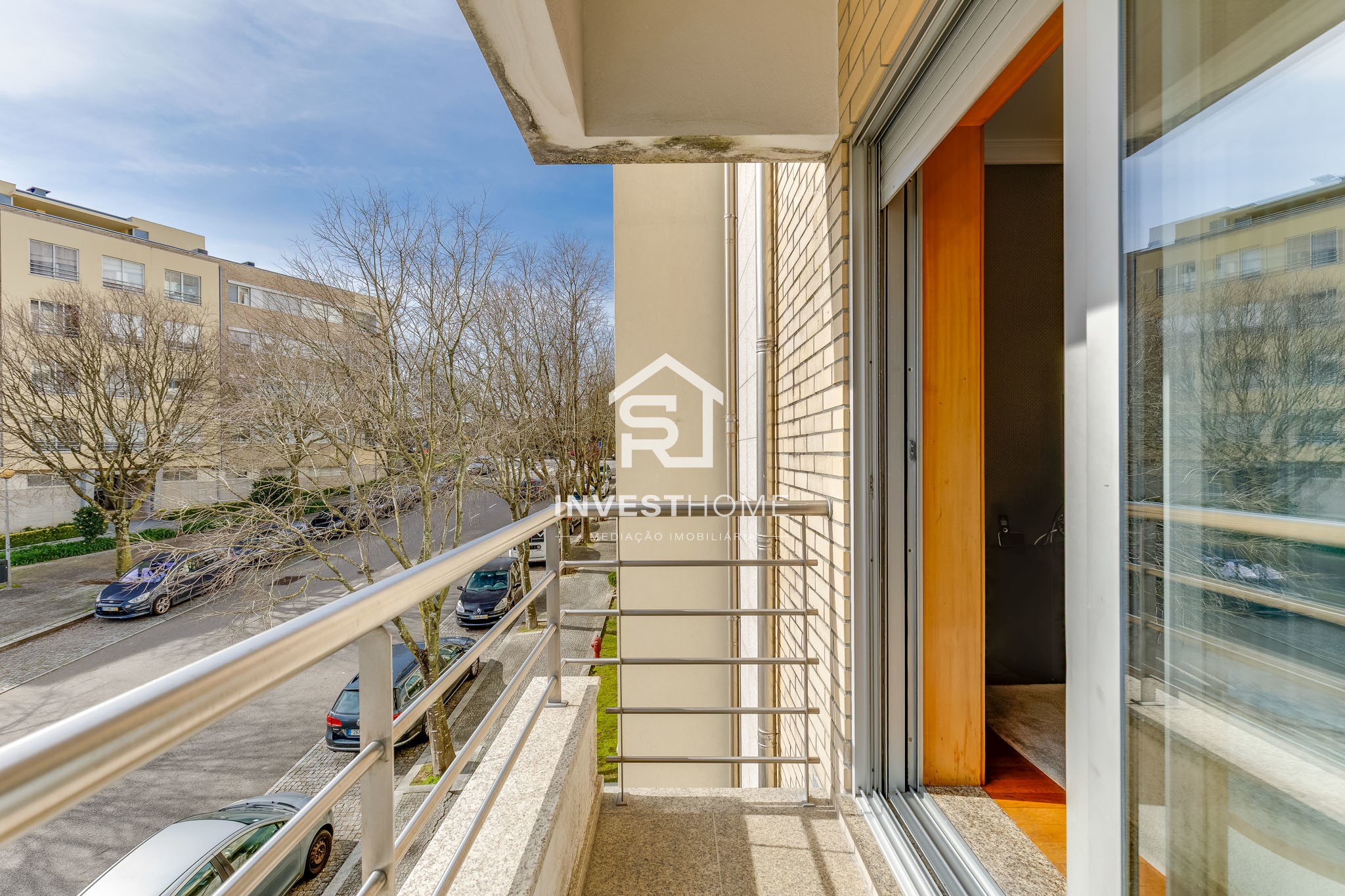 Apartamento T3 | Boas áreas | 2 Frentes | Varanda | Box 1 viatura