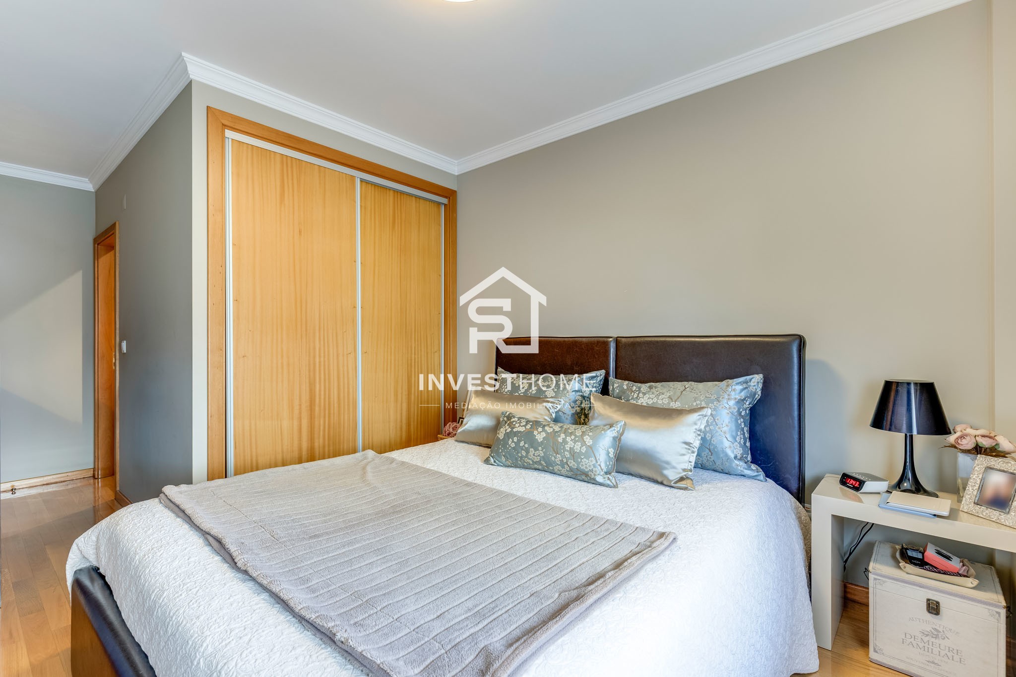 Apartamento T3 | Boas áreas | 2 Frentes | Varanda | Box 1 viatura