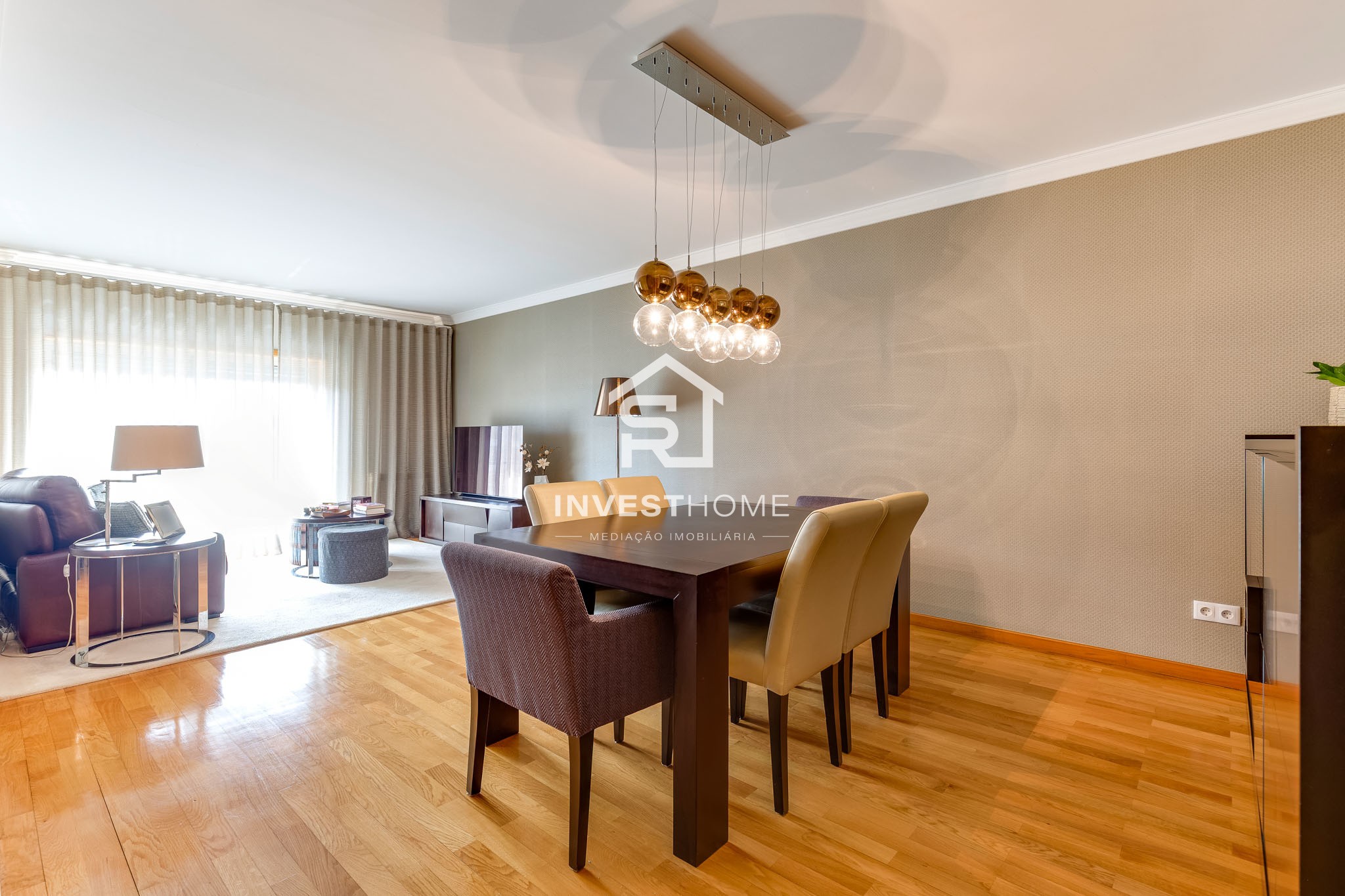 Apartamento T3 | Boas áreas | 2 Frentes | Varanda | Box 1 viatura