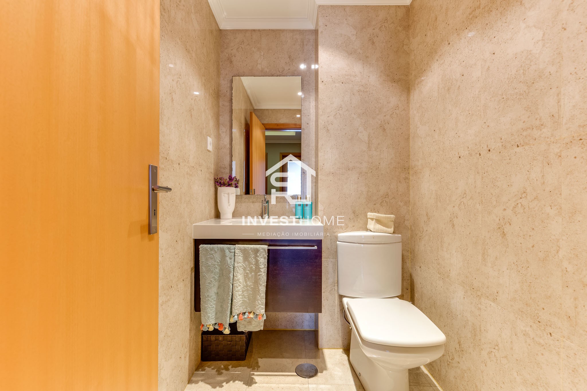 Apartamento T3 | Boas áreas | 2 Frentes | Varanda | Box 1 viatura