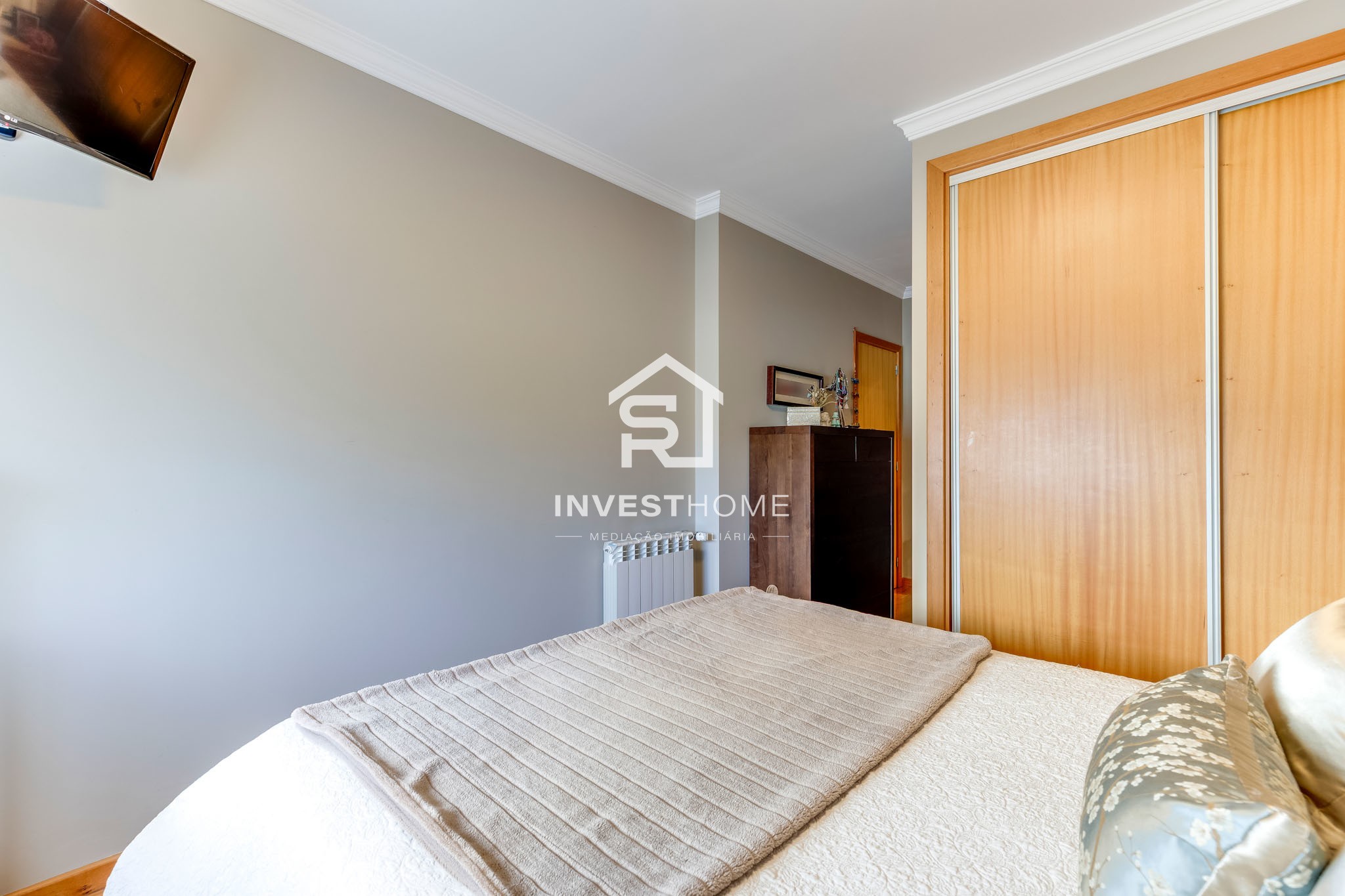 Apartamento T3 | Boas áreas | 2 Frentes | Varanda | Box 1 viatura