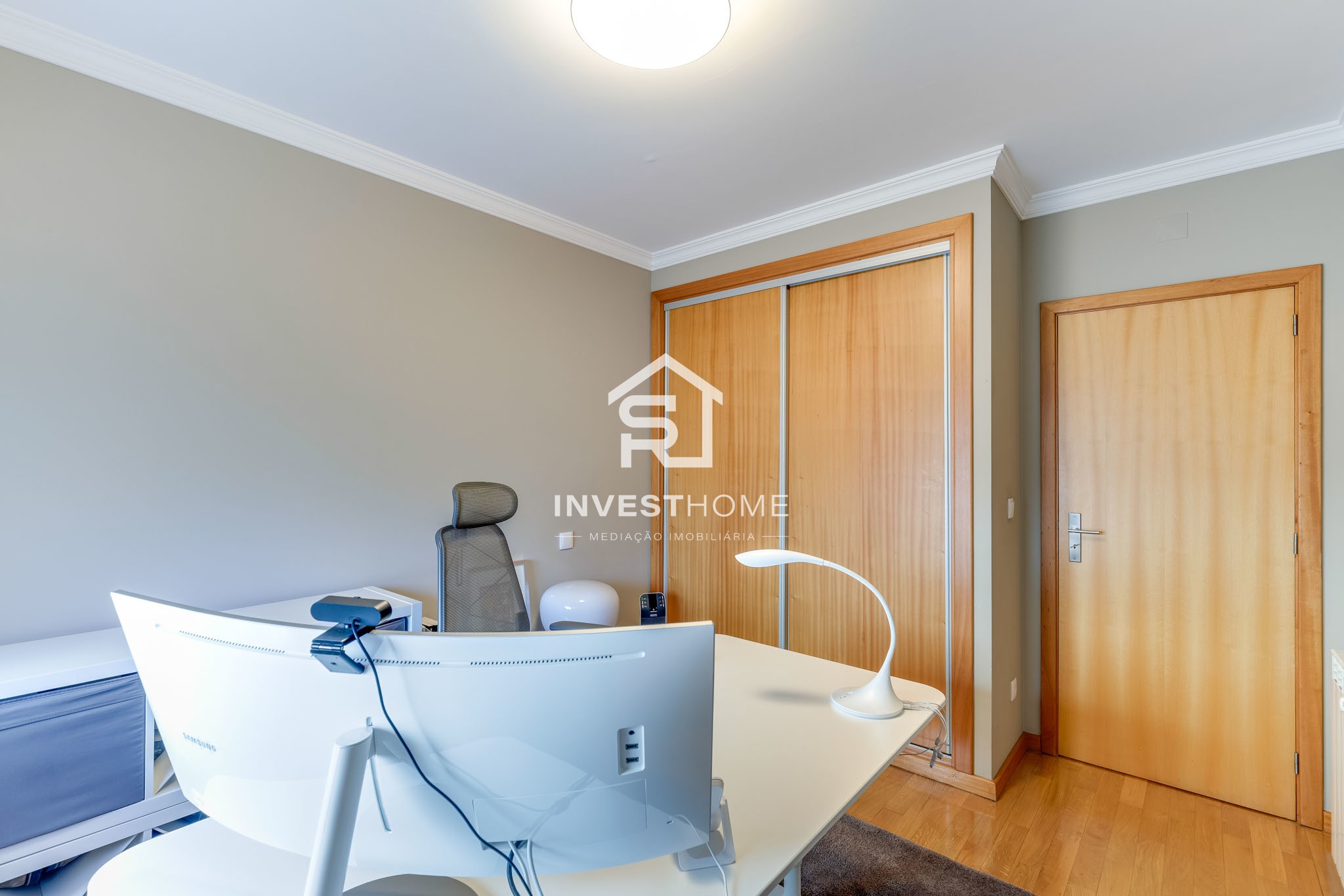 Apartamento T3 | Boas áreas | 2 Frentes | Varanda | Box 1 viatura