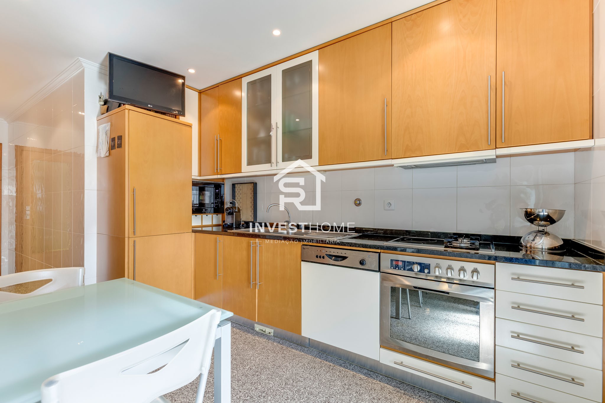 Apartamento T3 | Boas áreas | 2 Frentes | Varanda | Box 1 viatura
