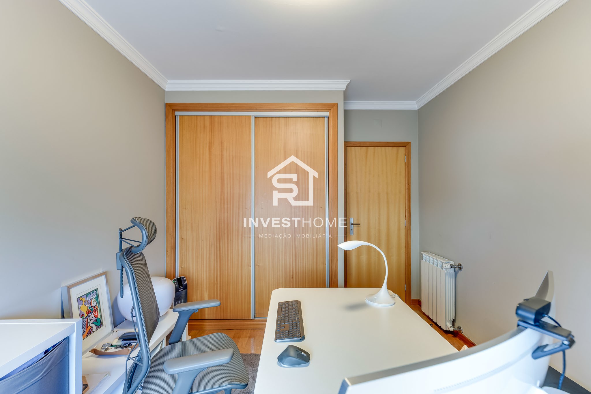 Apartamento T3 | Boas áreas | 2 Frentes | Varanda | Box 1 viatura