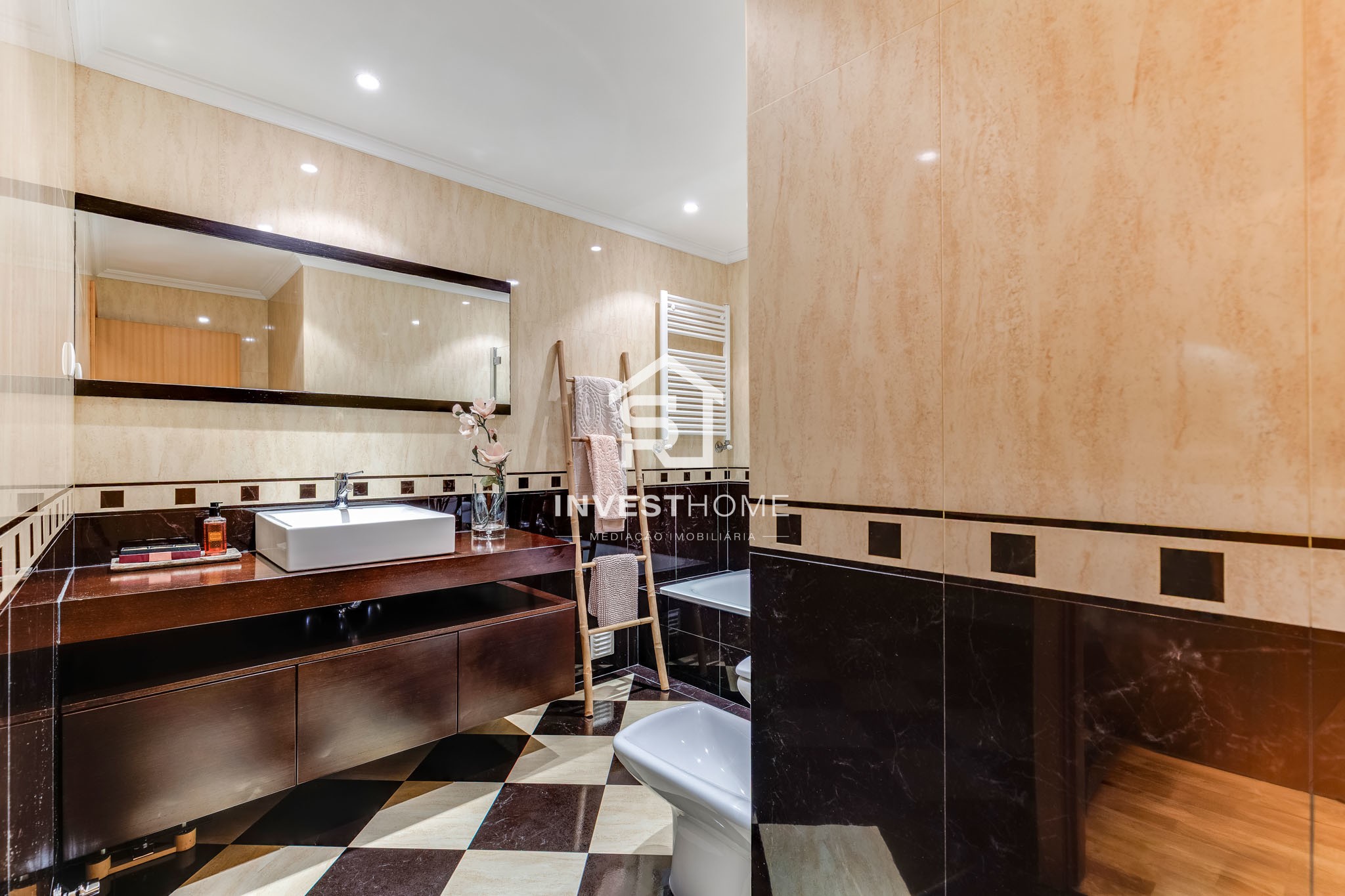 Apartamento T3 | Boas áreas | 2 Frentes | Varanda | Box 1 viatura