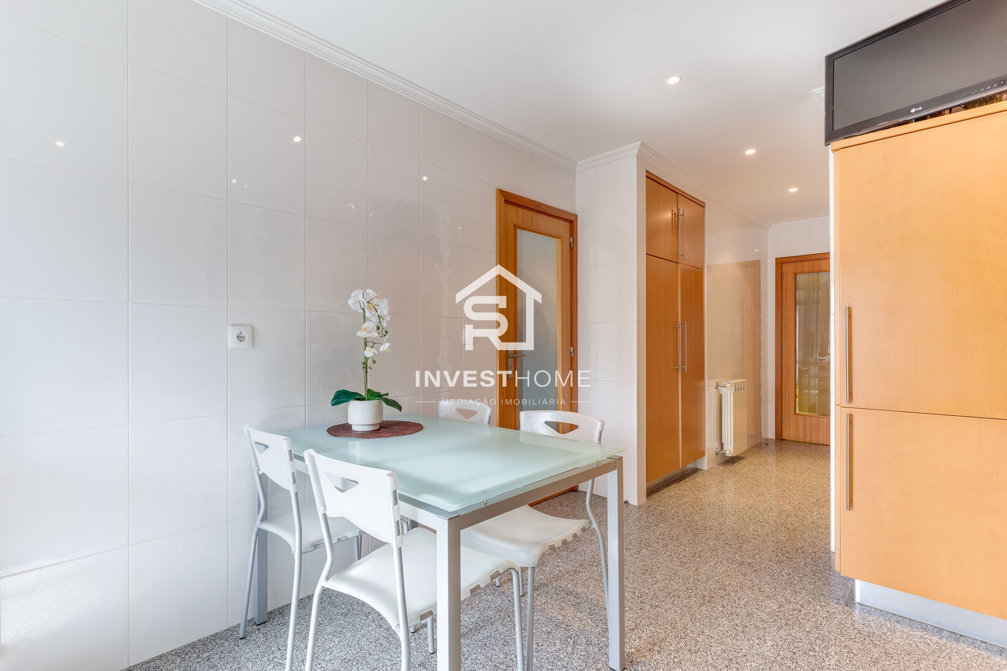 Apartamento T3 | Boas áreas | 2 Frentes | Varanda | Box 1 viatura