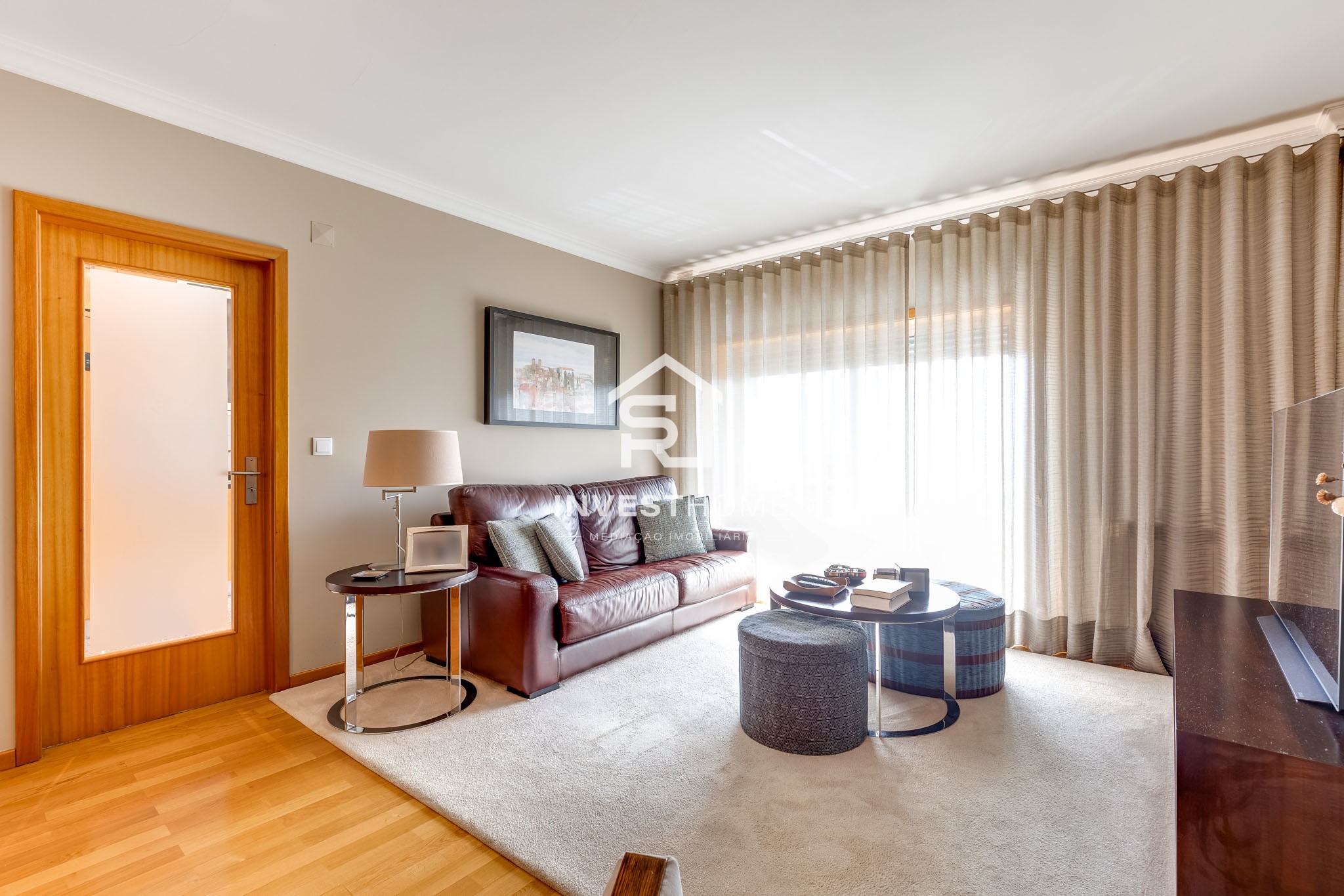 Apartamento T3 | Boas áreas | 2 Frentes | Varanda | Box 1 viatura