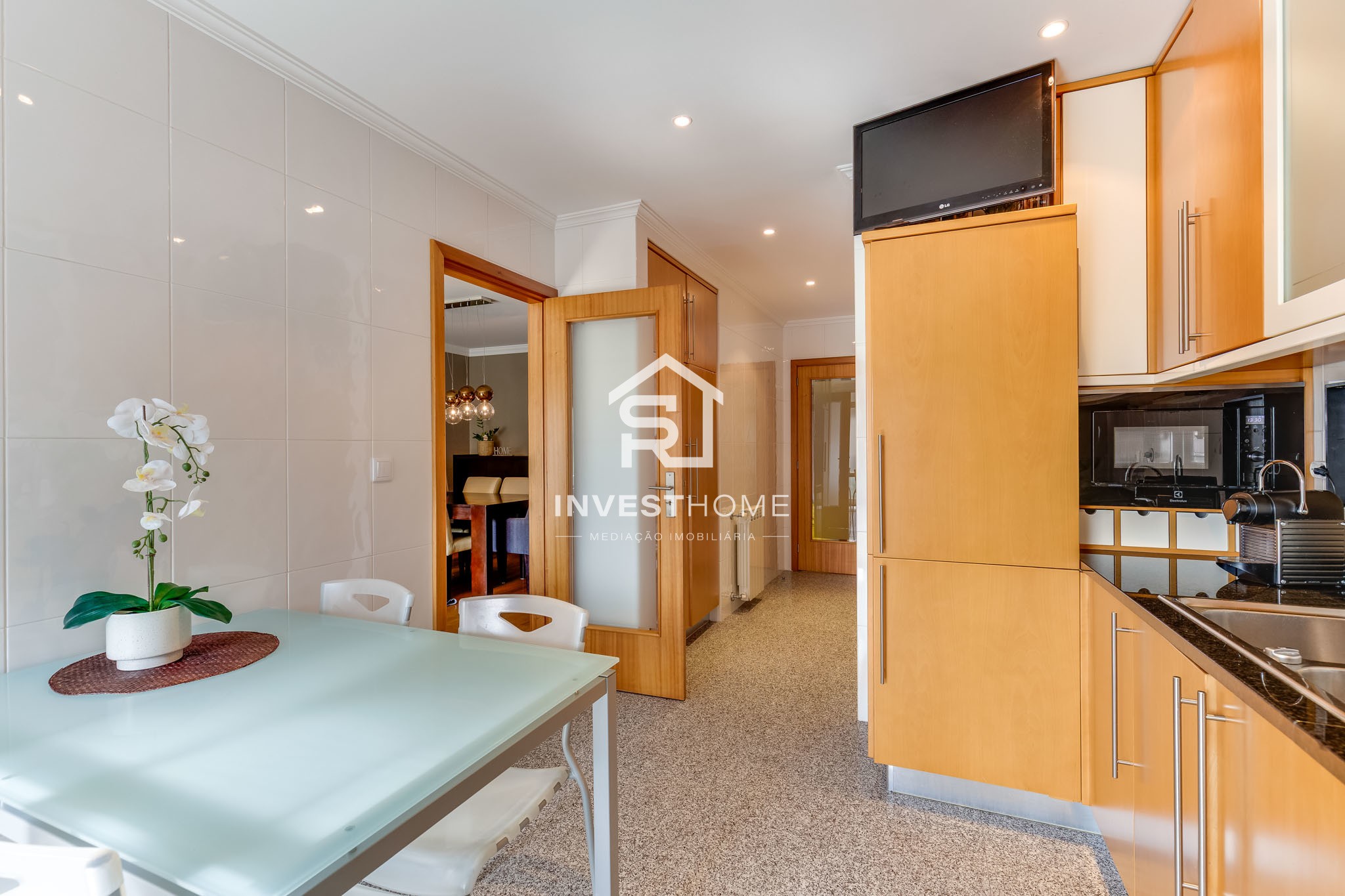 Apartamento T3 | Boas áreas | 2 Frentes | Varanda | Box 1 viatura