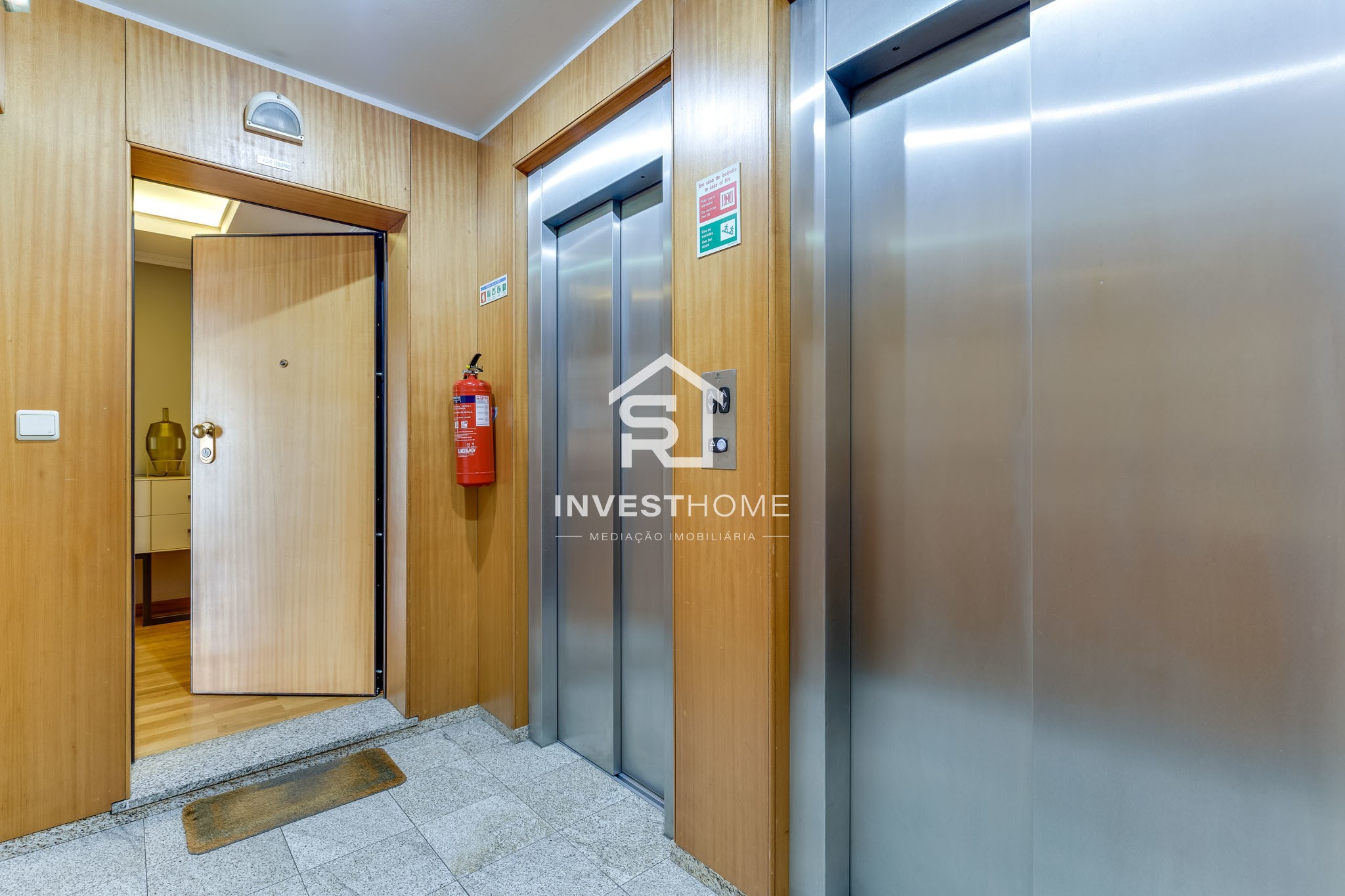 Apartamento T3 | Boas áreas | 2 Frentes | Varanda | Box 1 viatura