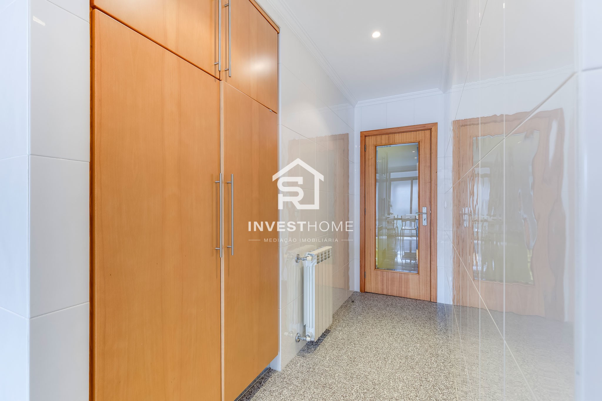 Apartamento T3 | Boas áreas | 2 Frentes | Varanda | Box 1 viatura