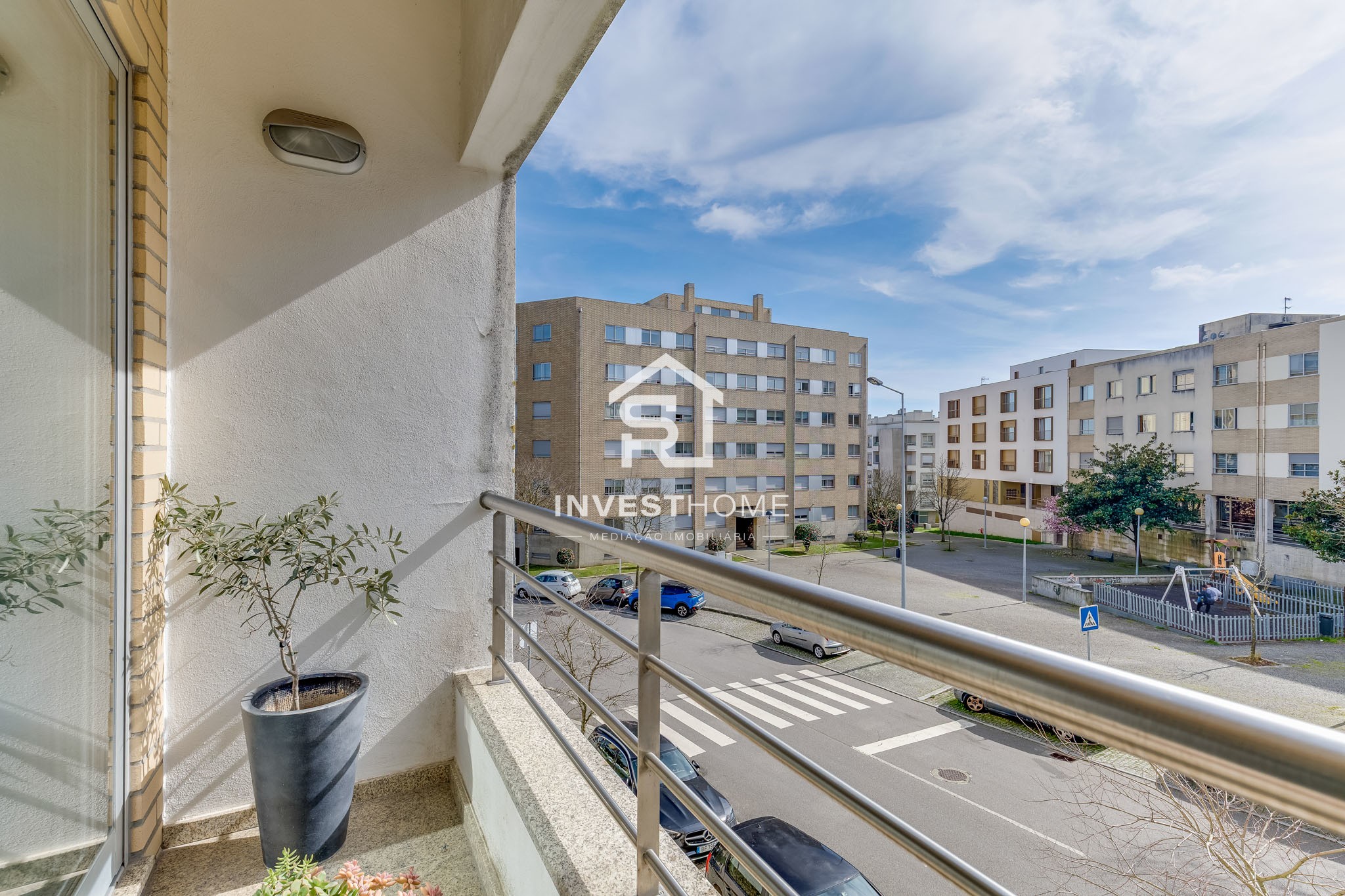 Apartamento T3 | Boas áreas | 2 Frentes | Varanda | Box 1 viatura