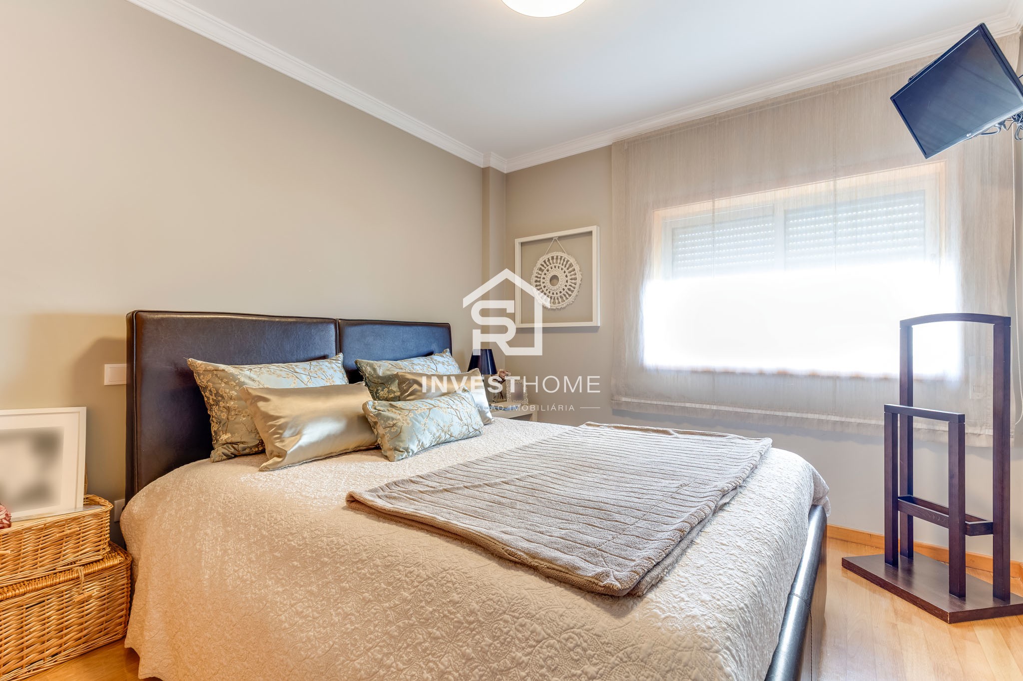 Apartamento T3 | Boas áreas | 2 Frentes | Varanda | Box 1 viatura