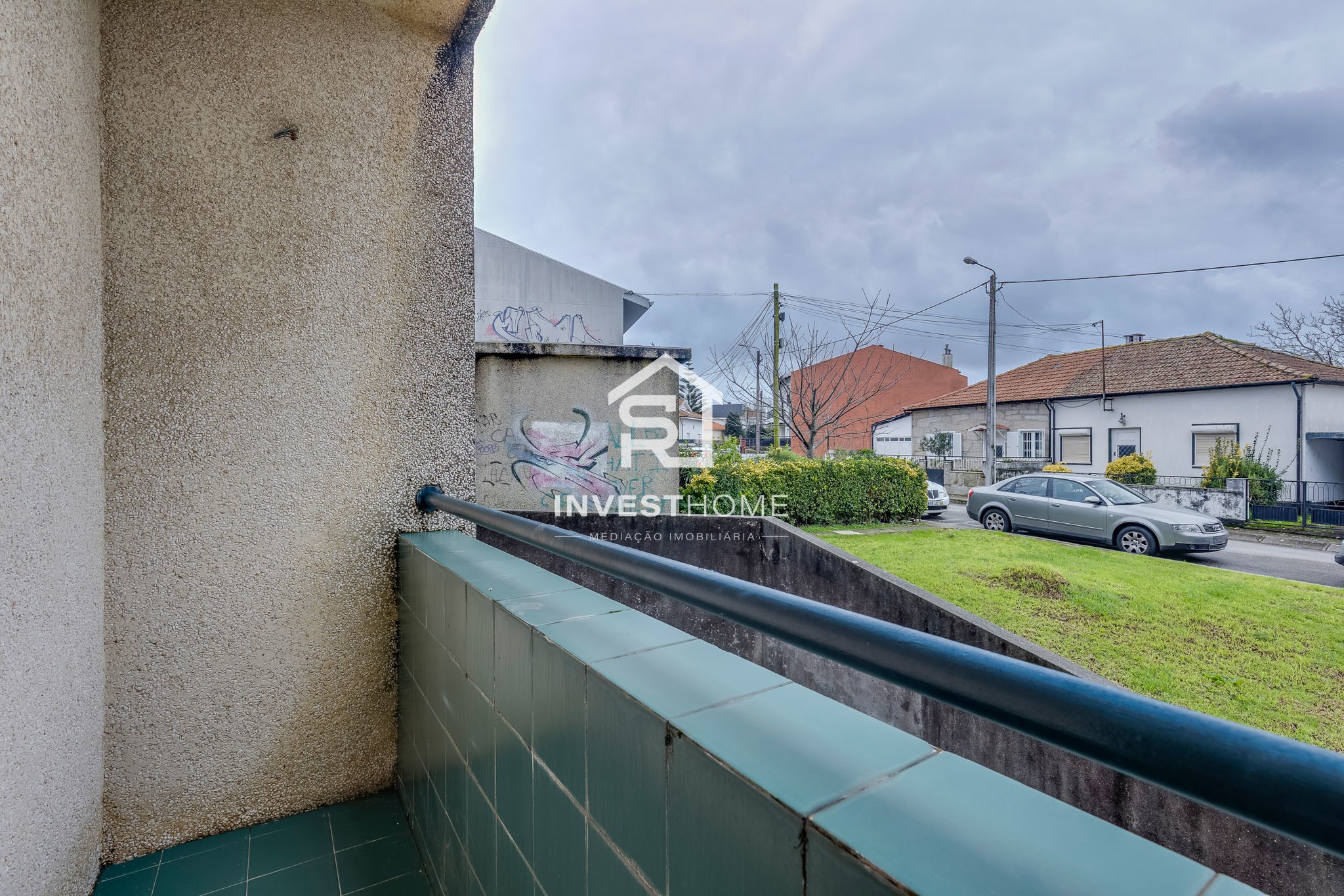 Apartamento T3 | Duplex | Metro a 50m | Equipado e Mobilado | Varandas