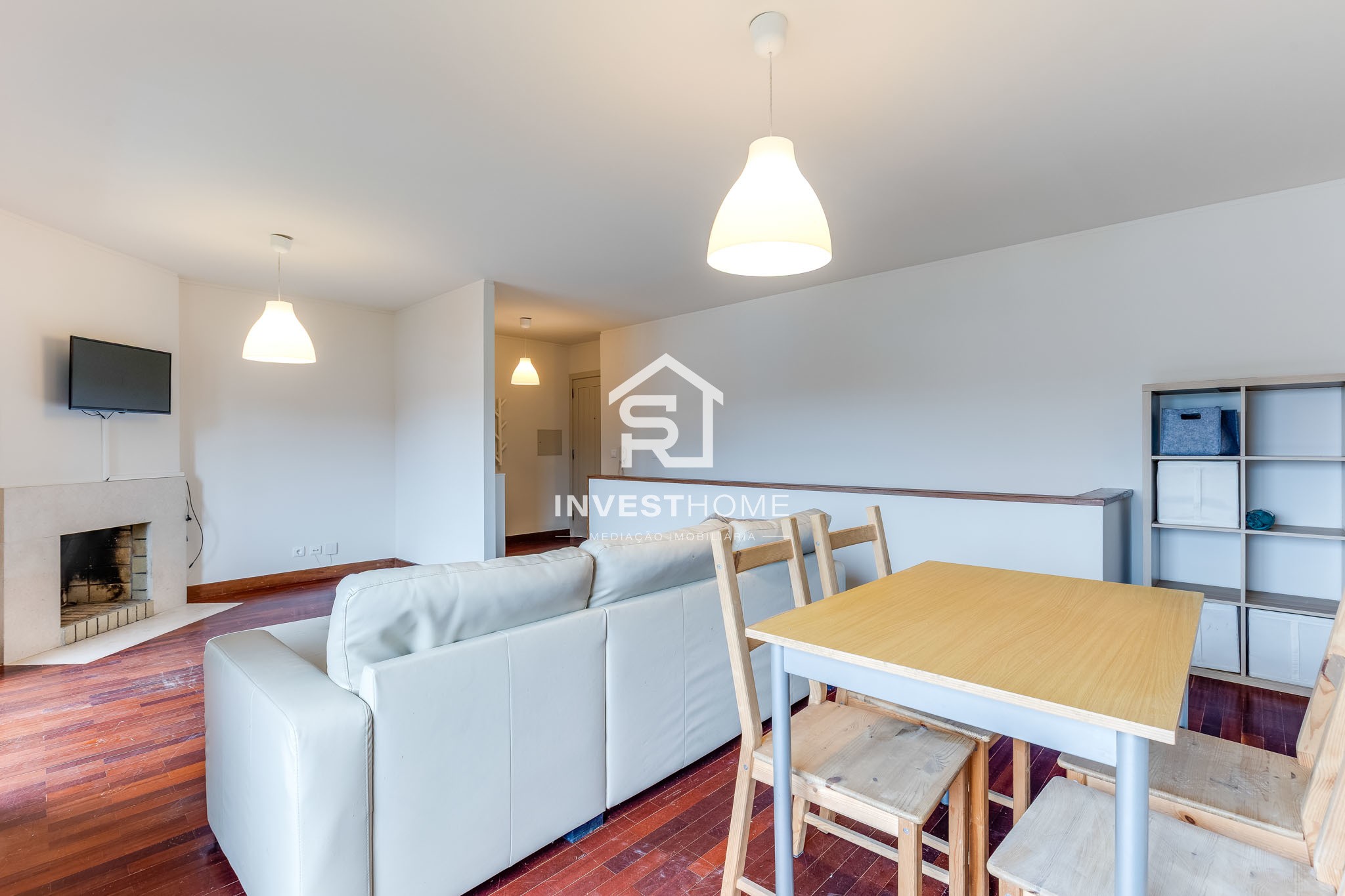Apartamento T3 | Duplex | Metro a 50m | Equipado e Mobilado | Varandas