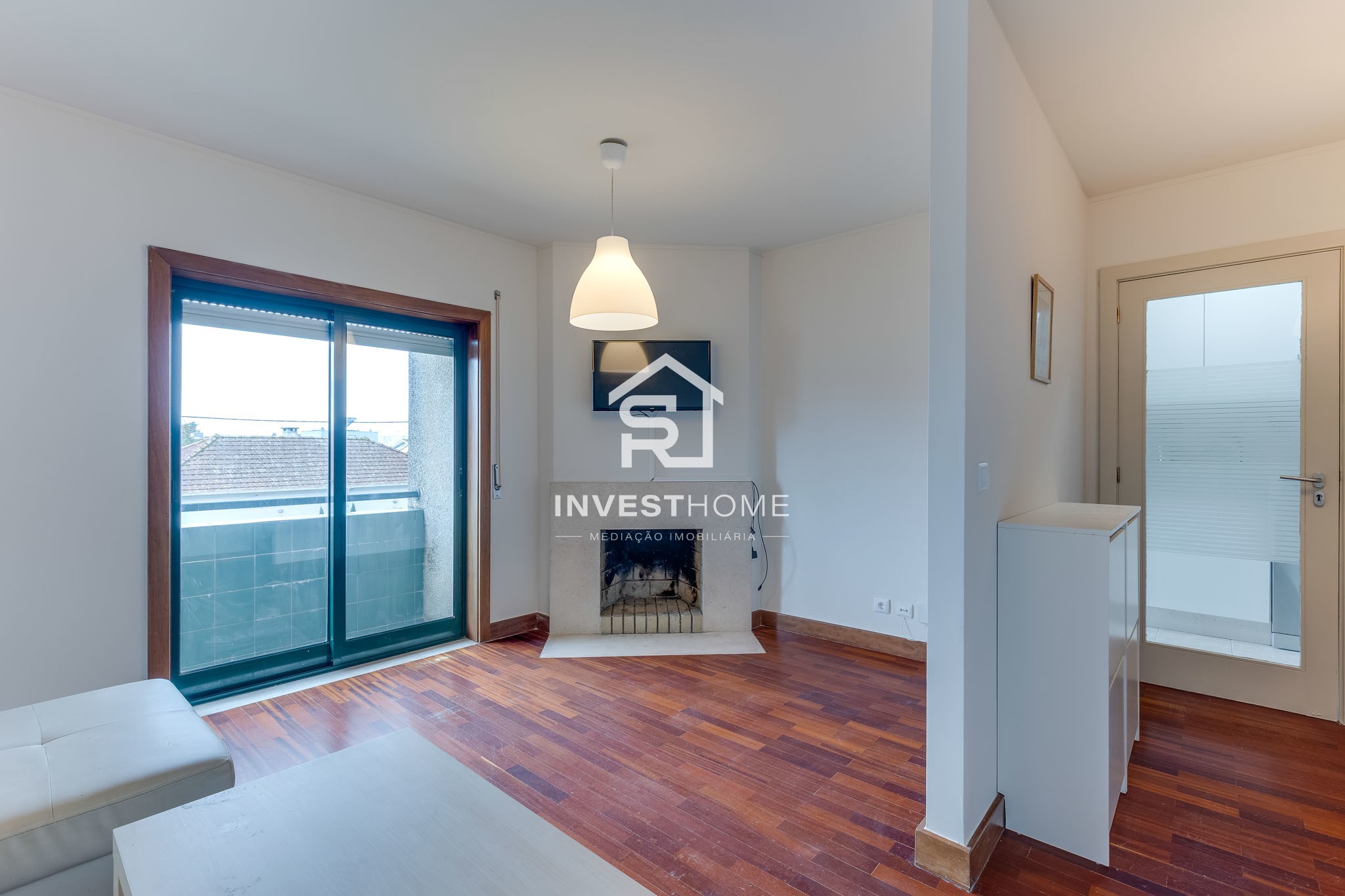 Apartamento T3 | Duplex | Metro a 50m | Equipado e Mobilado | Varandas