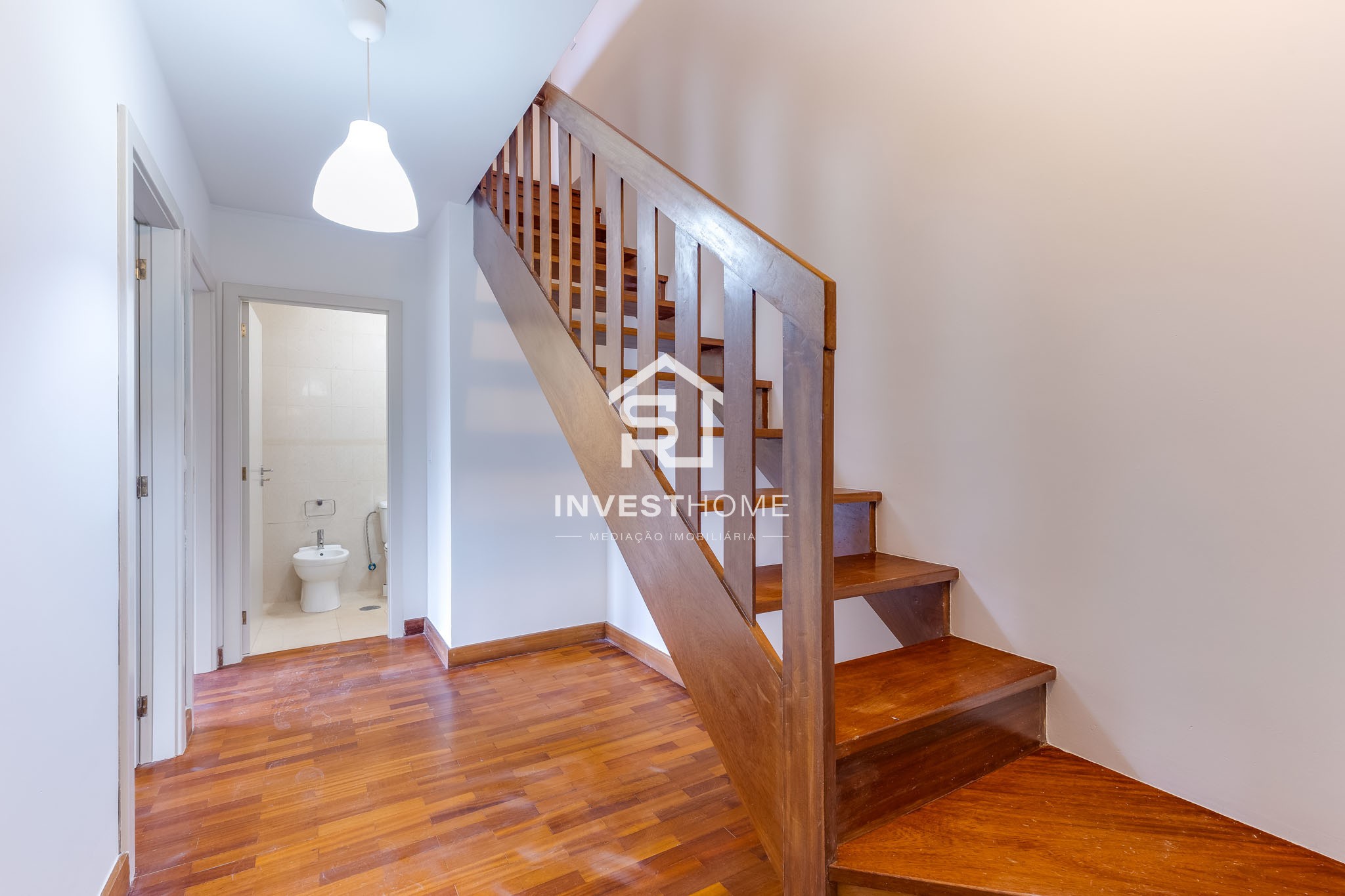 Apartamento T3 | Duplex | Metro a 50m | Equipado e Mobilado | Varandas