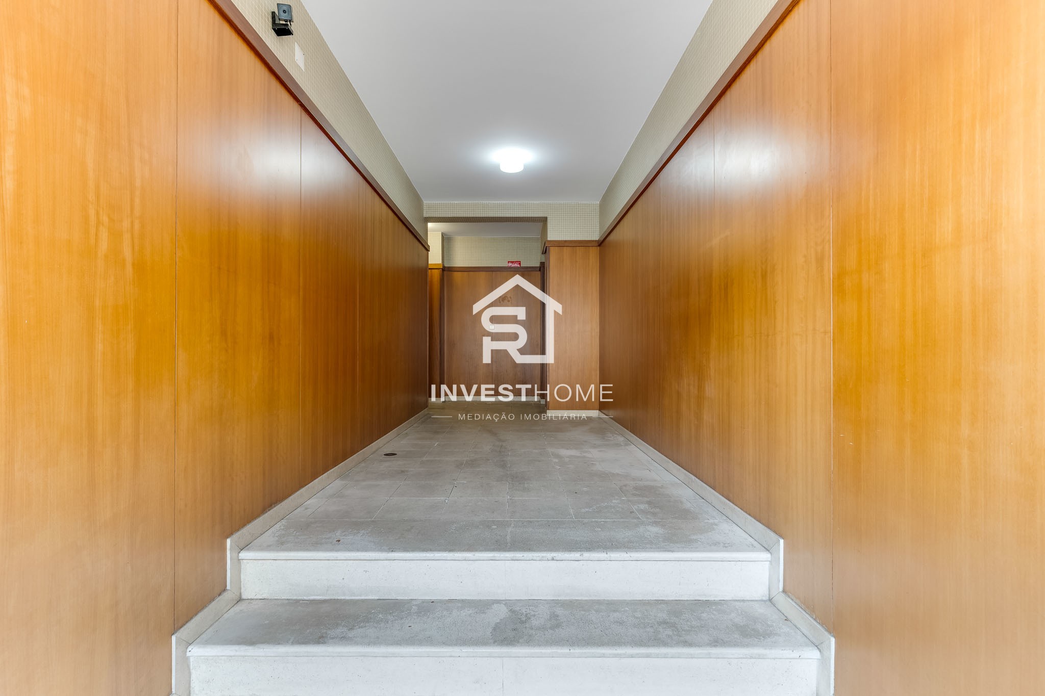 Apartamento T3 | Duplex | Metro a 50m | Equipado e Mobilado | Varandas