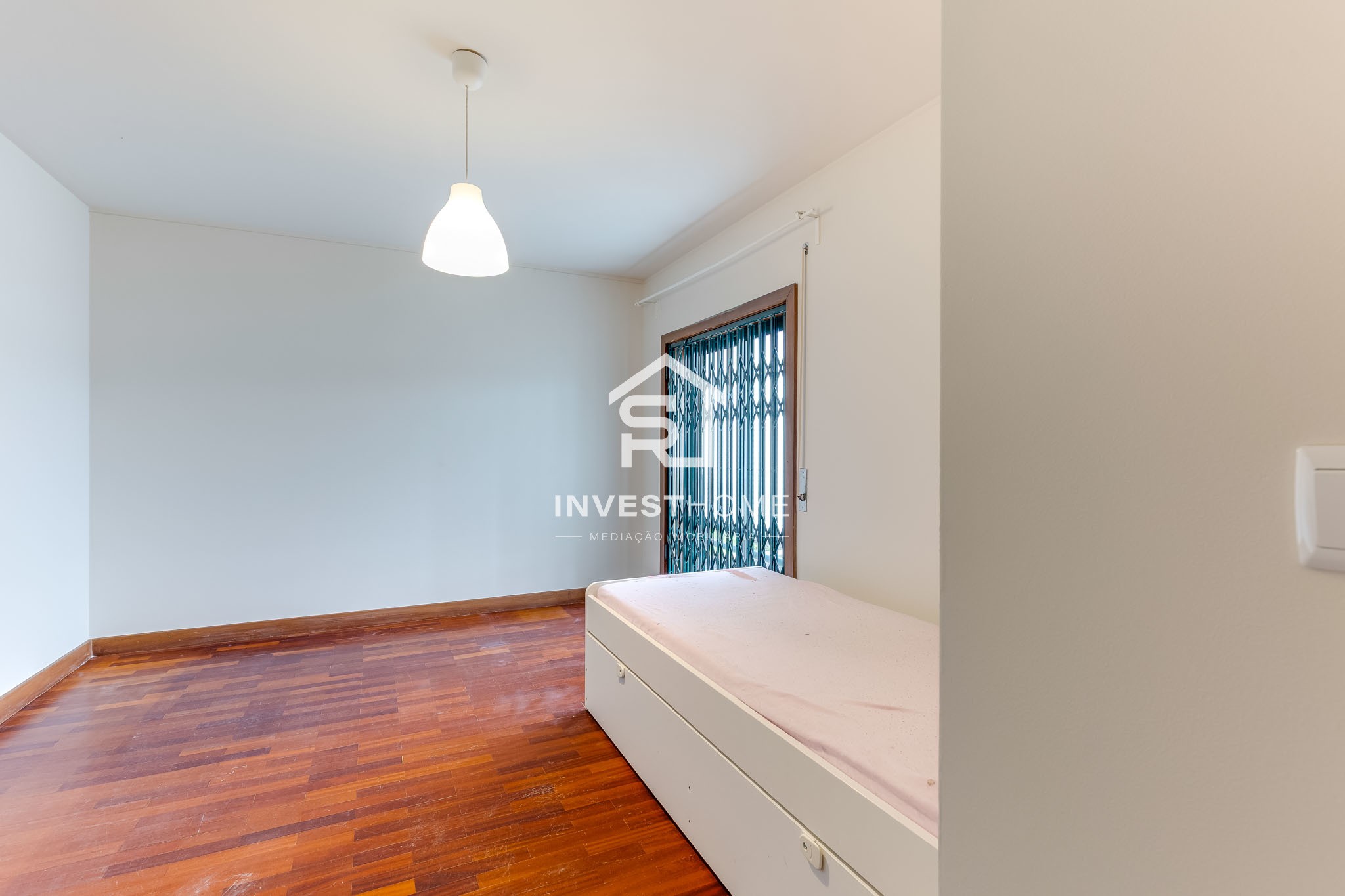 Apartamento T3 | Duplex | Metro a 50m | Equipado e Mobilado | Varandas