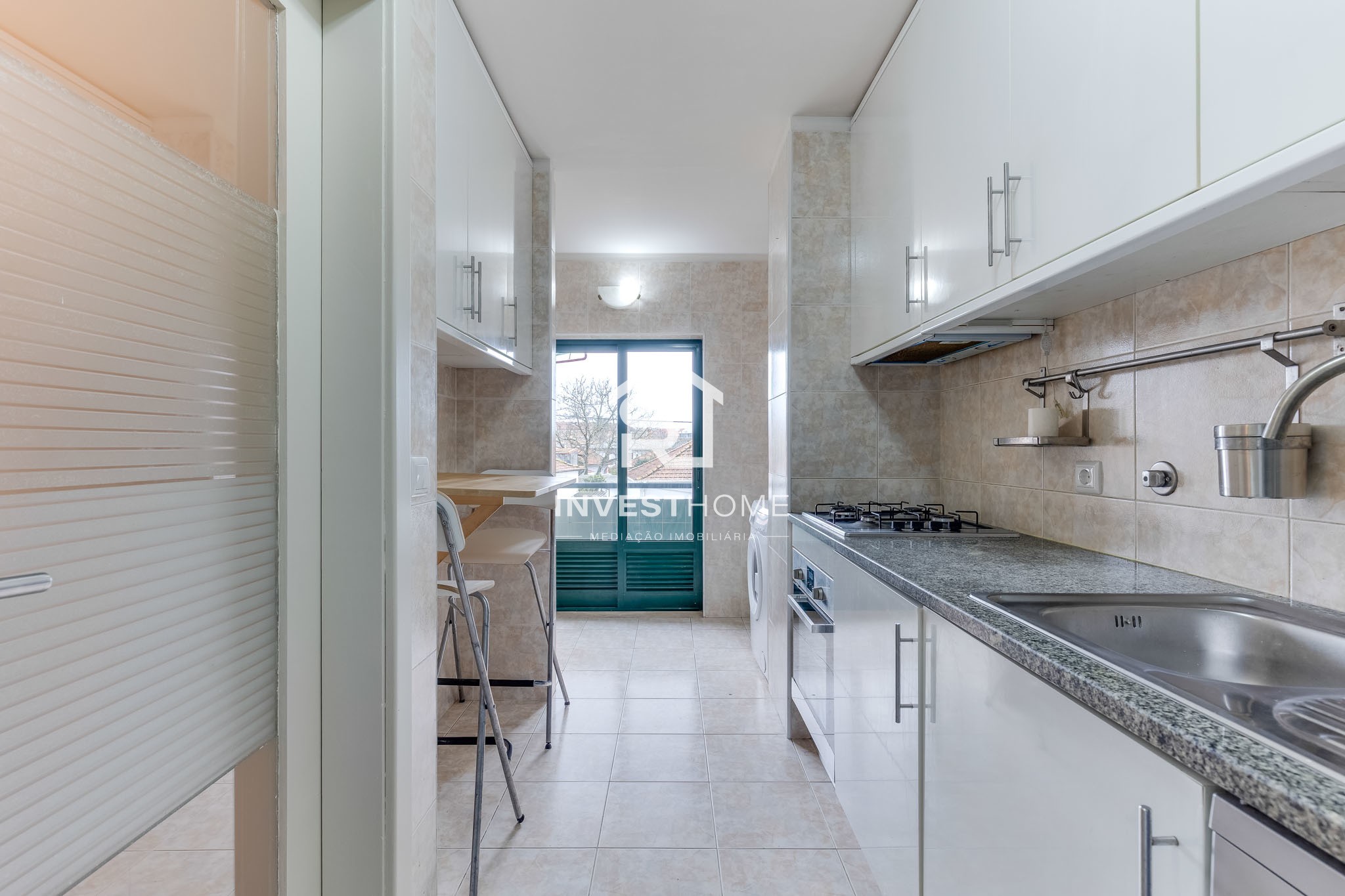 Apartamento T3 | Duplex | Metro a 50m | Equipado e Mobilado | Varandas