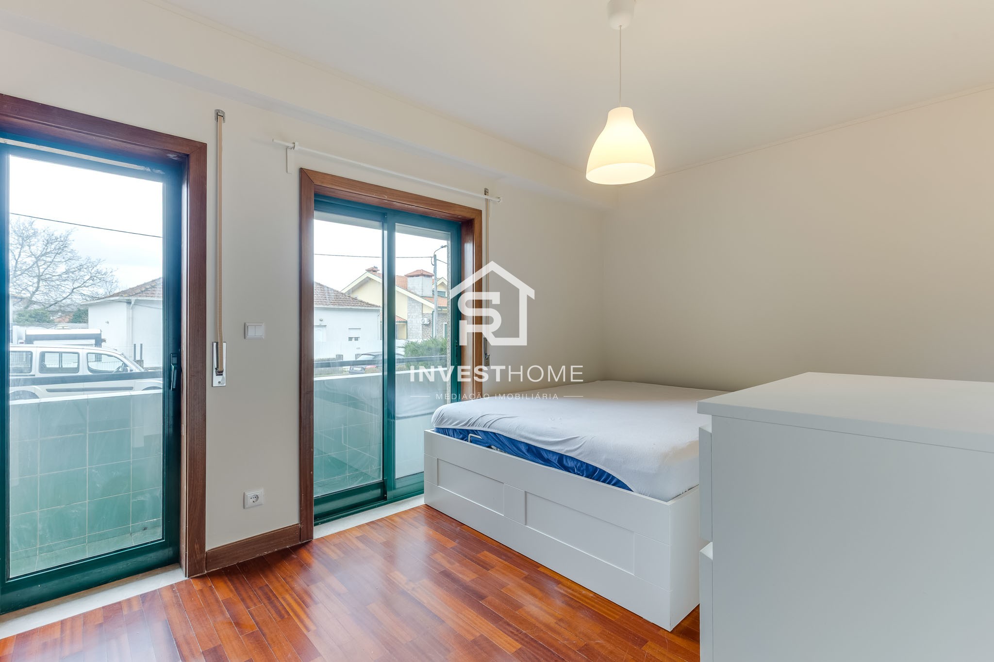 Apartamento T3 | Duplex | Metro a 50m | Equipado e Mobilado | Varandas