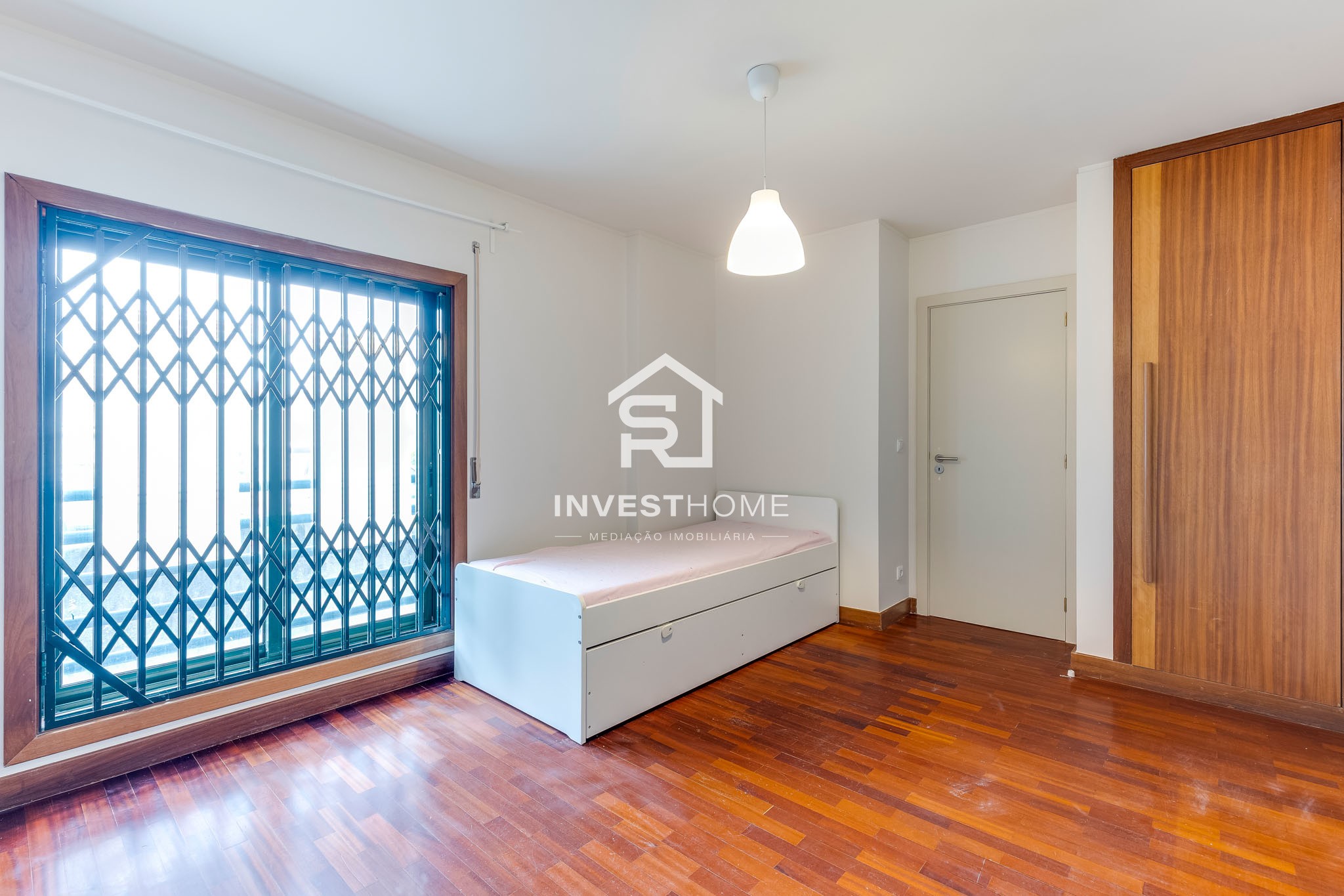 Apartamento T3 | Duplex | Metro a 50m | Equipado e Mobilado | Varandas